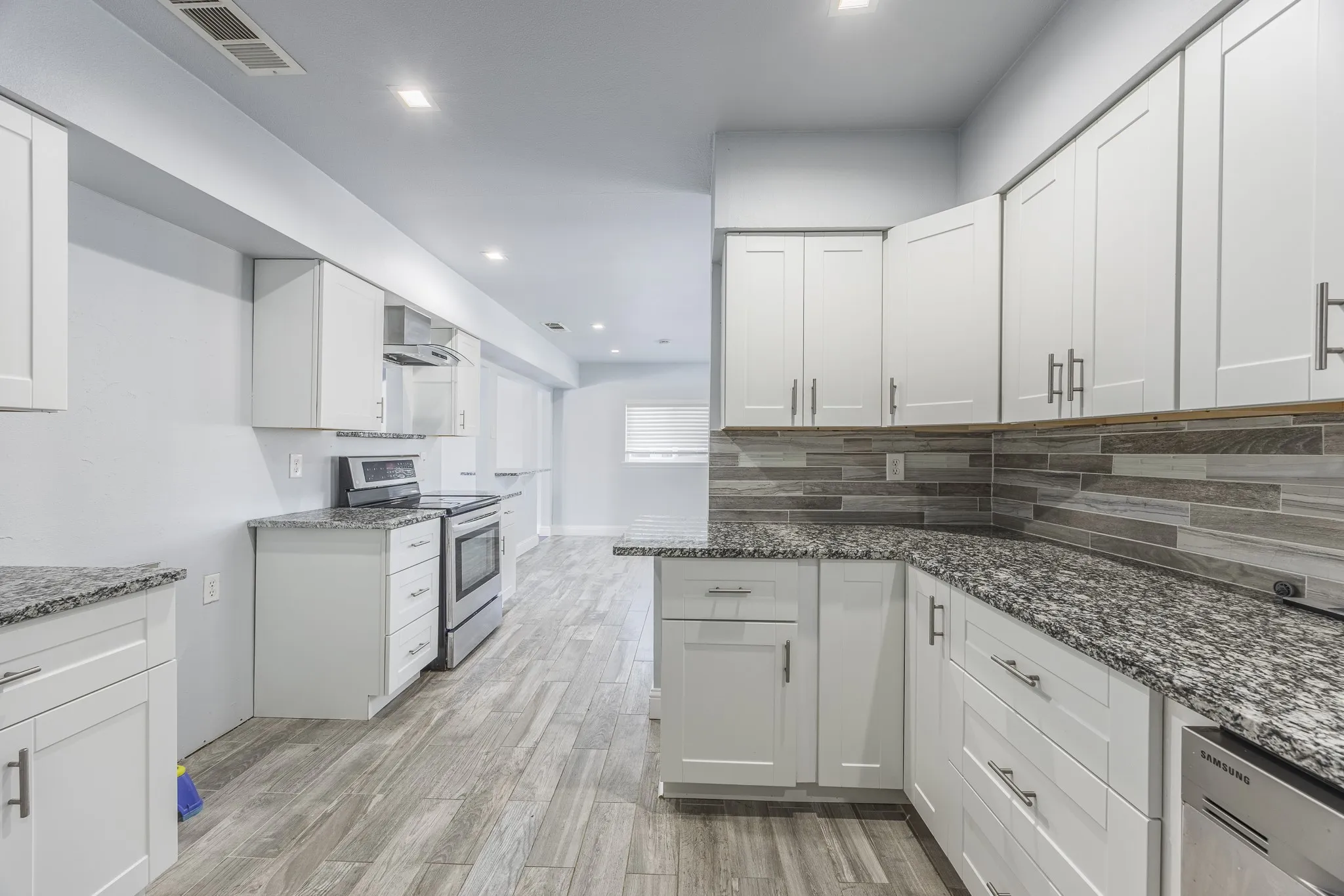 Single Family Residence For Sale in Dallas County , 109 W Marguerita Drive, Garland, Texas 75040, 4 Bedroom, 4 Bathroom, Garage spaces, 2,684 Sqft, built in 1955, Price $375,000, mls#21303120, Real Estate Agent in Garland, Homes For Sale in Dallas county, Homes For Sale in Garland, Realtor in Garland Texas, Real Estate Brokerage Independent Realty Texas, Luminita Cordes Realtor
