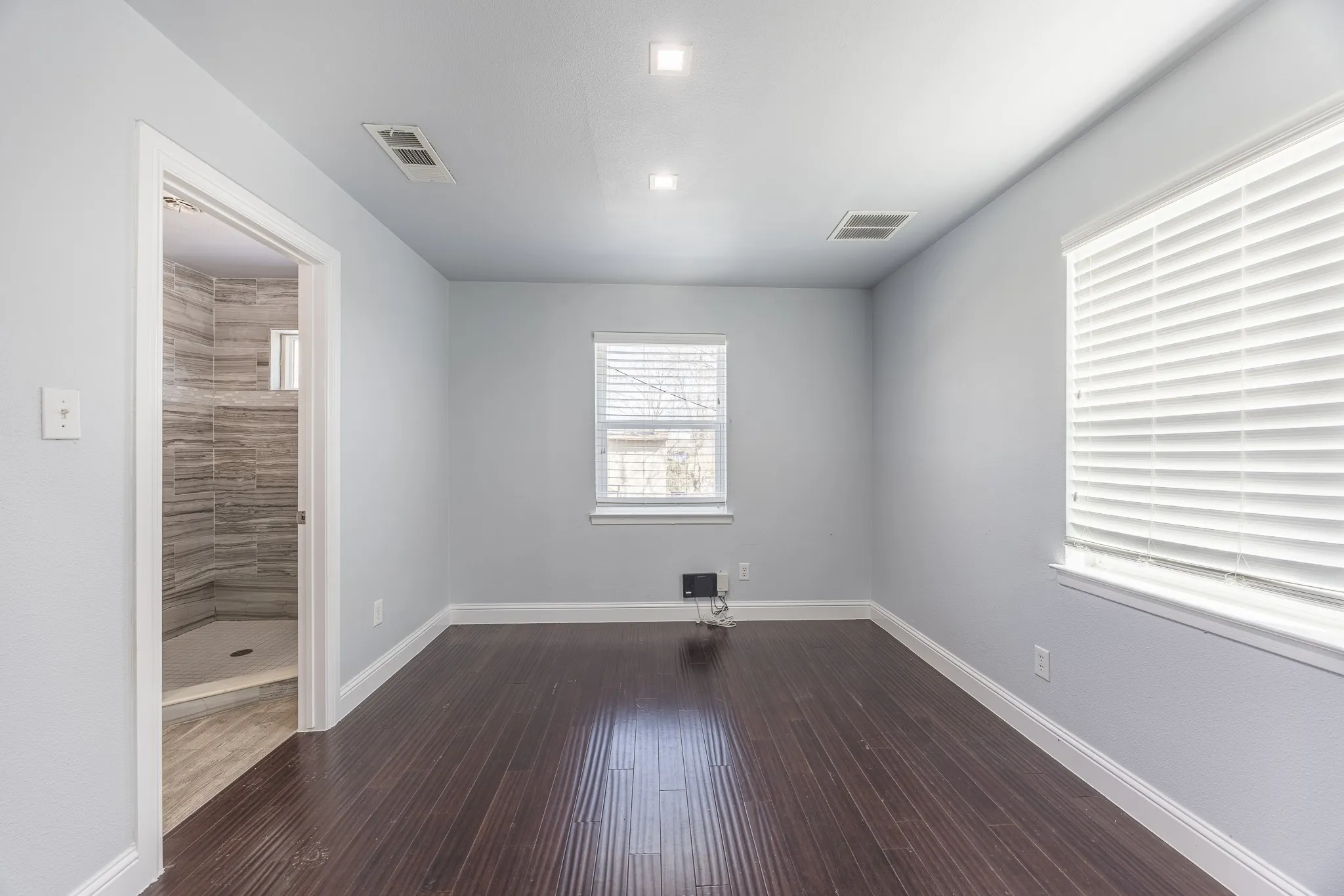 Single Family Residence For Sale in Dallas County , 109 W Marguerita Drive, Garland, Texas 75040, 4 Bedroom, 4 Bathroom, Garage spaces, 2,684 Sqft, built in 1955, Price $375,000, mls#21303120, Real Estate Agent in Garland, Homes For Sale in Dallas county, Homes For Sale in Garland, Realtor in Garland Texas, Real Estate Brokerage Independent Realty Texas, Luminita Cordes Realtor