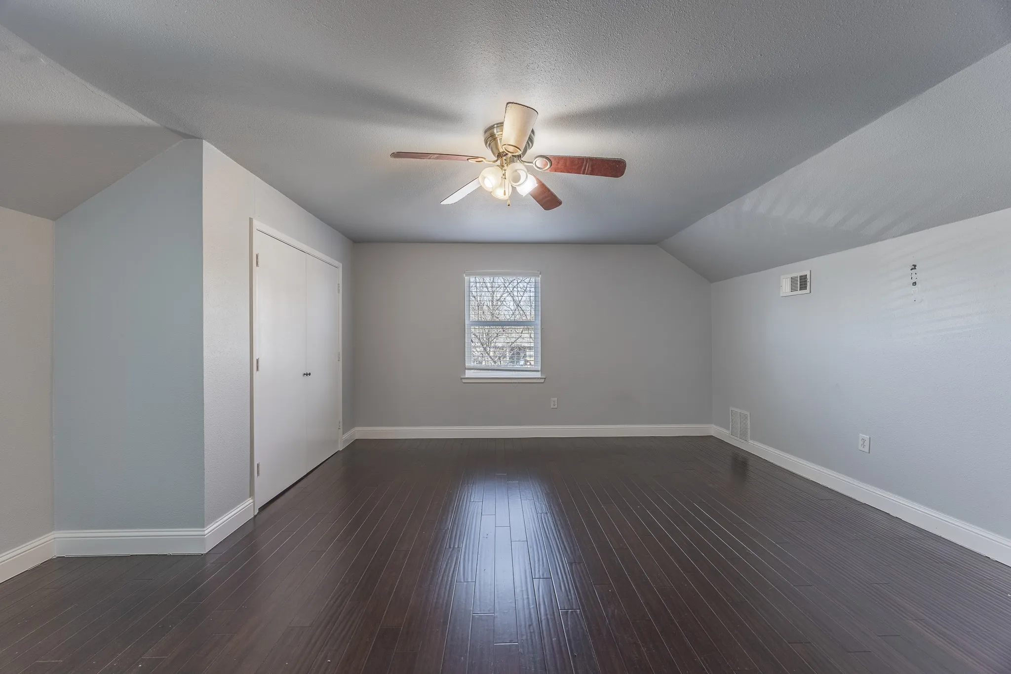 Single Family Residence For Sale in Dallas County , 109 W Marguerita Drive, Garland, Texas 75040, 4 Bedroom, 4 Bathroom, Garage spaces, 2,684 Sqft, built in 1955, Price $375,000, mls#21303120, Real Estate Agent in Garland, Homes For Sale in Dallas county, Homes For Sale in Garland, Realtor in Garland Texas, Real Estate Brokerage Independent Realty Texas, Luminita Cordes Realtor