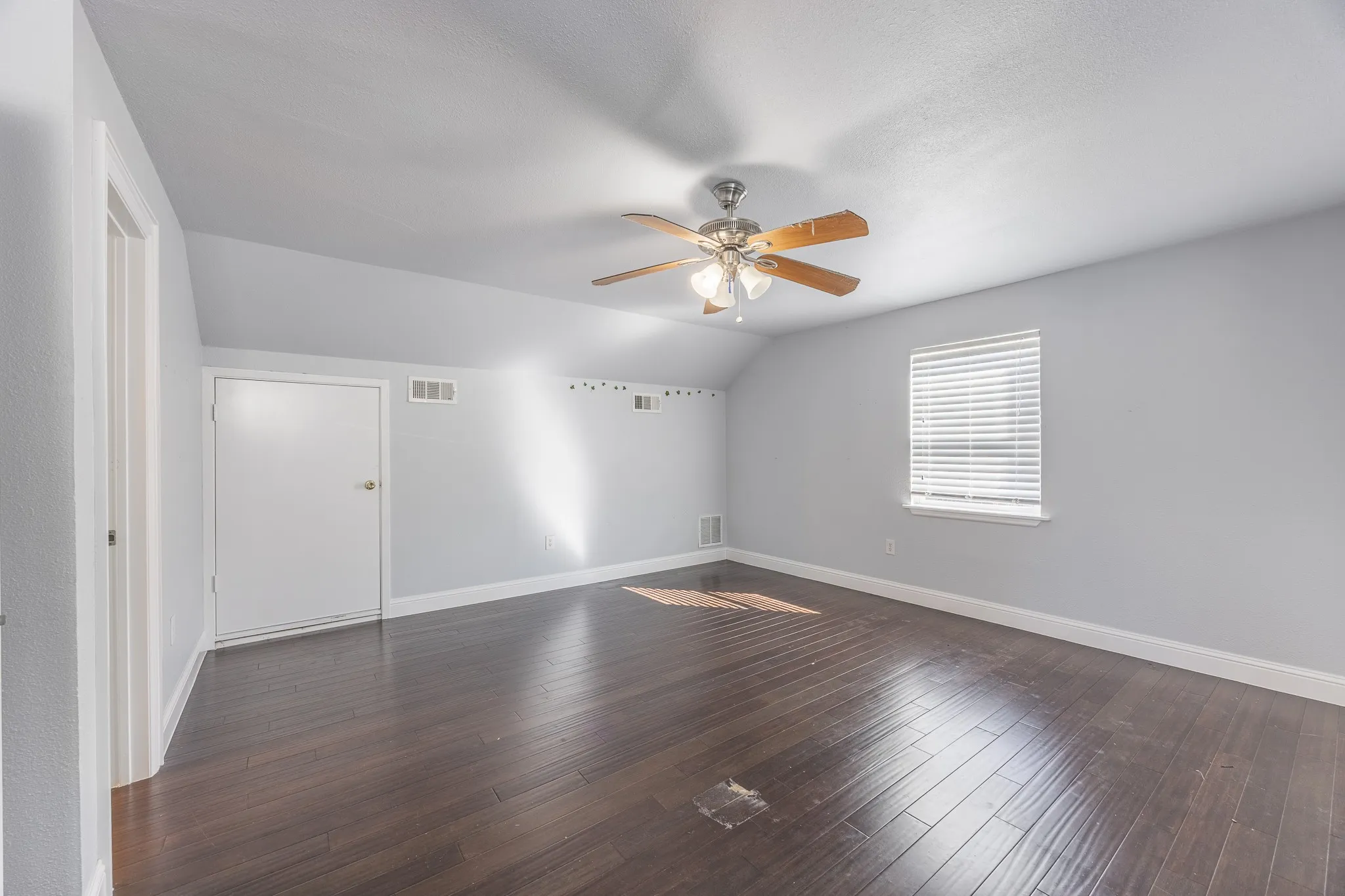 Single Family Residence For Sale in Dallas County , 109 W Marguerita Drive, Garland, Texas 75040, 4 Bedroom, 4 Bathroom, Garage spaces, 2,684 Sqft, built in 1955, Price $375,000, mls#21303120, Real Estate Agent in Garland, Homes For Sale in Dallas county, Homes For Sale in Garland, Realtor in Garland Texas, Real Estate Brokerage Independent Realty Texas, Luminita Cordes Realtor