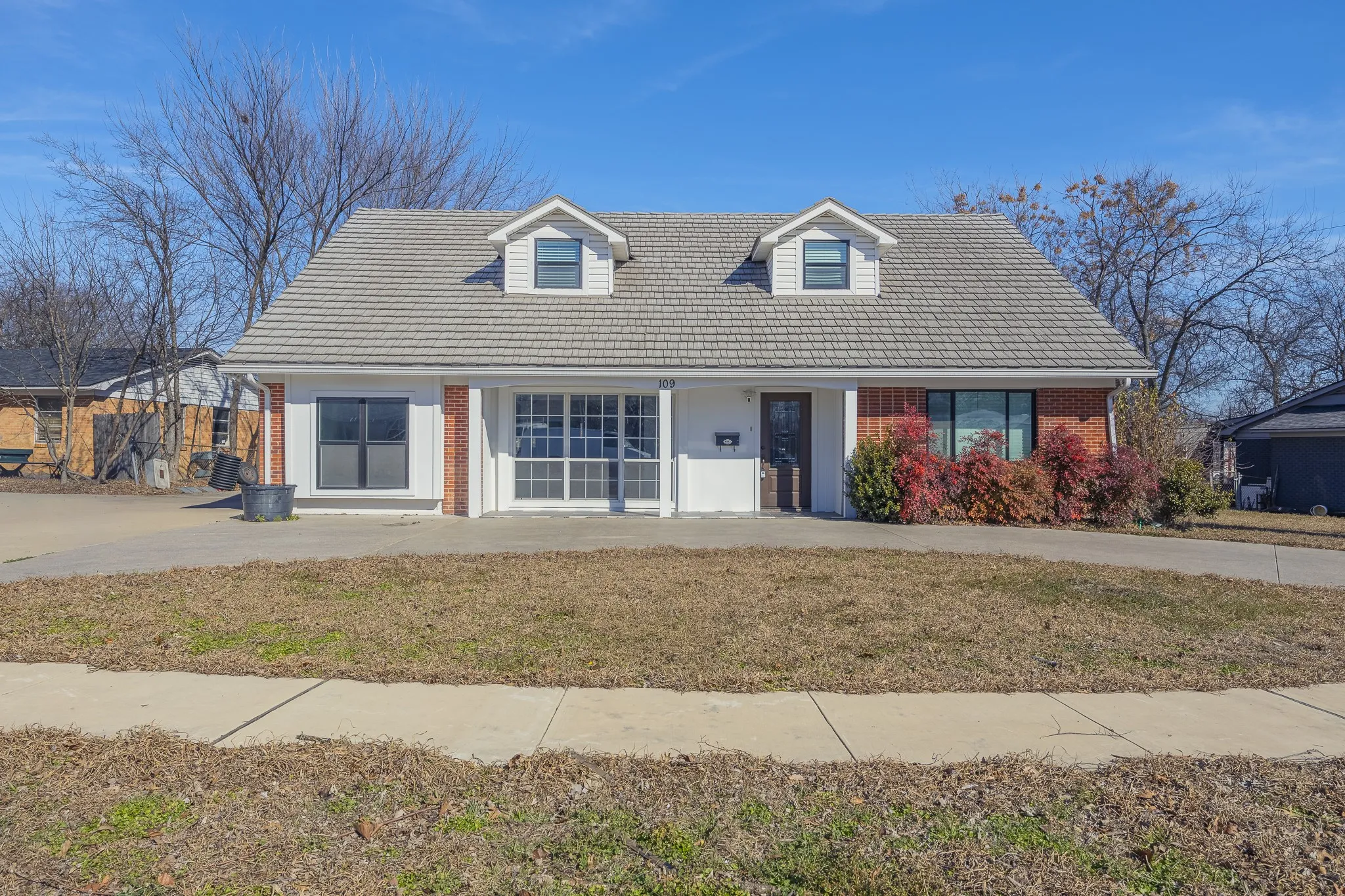 Single Family Residence For Sale in Dallas County , 109 W Marguerita Drive, Garland, Texas 75040, 4 Bedroom, 4 Bathroom, Garage spaces, 2,684 Sqft, built in 1955, Price $375,000, mls#21303120, Real Estate Agent in Garland, Homes For Sale in Dallas county, Homes For Sale in Garland, Realtor in Garland Texas, Real Estate Brokerage Independent Realty Texas, Luminita Cordes Realtor