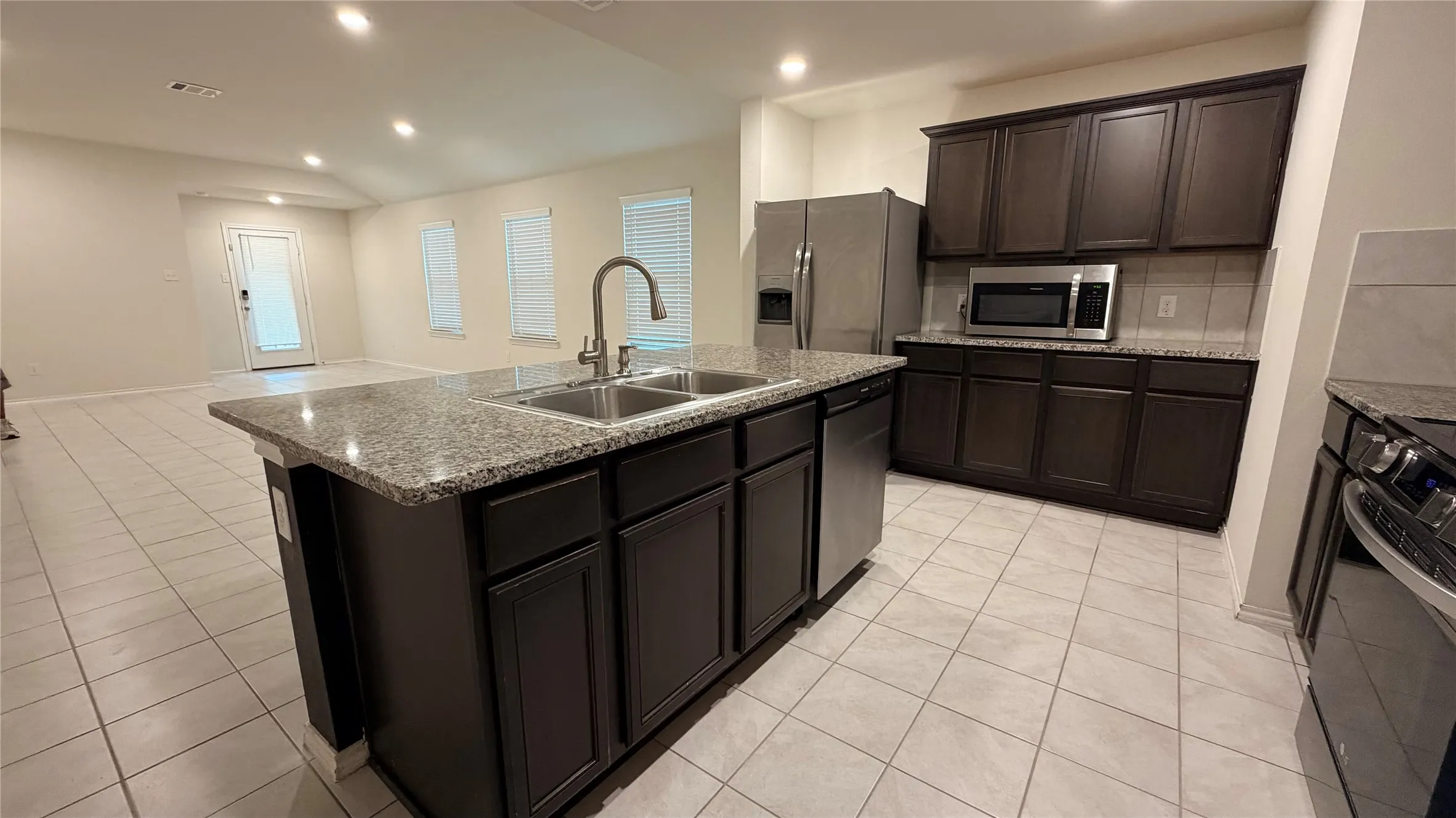 Single Family Residence For Sale in Collin County , 725 Emerald Drive, Princeton, Texas 75407, 4 Bedroom, 2 Bathroom, 2 Garage spaces, 1,900 Sqft, built in 2019, mls#21303068, Real Estate Agent in Princeton, Homes For Sale in Collin county, Homes For Sale in Princeton, Realtor in Princeton Texas, Real Estate Brokerage Independent Realty Texas, Luminita Cordes Realtor