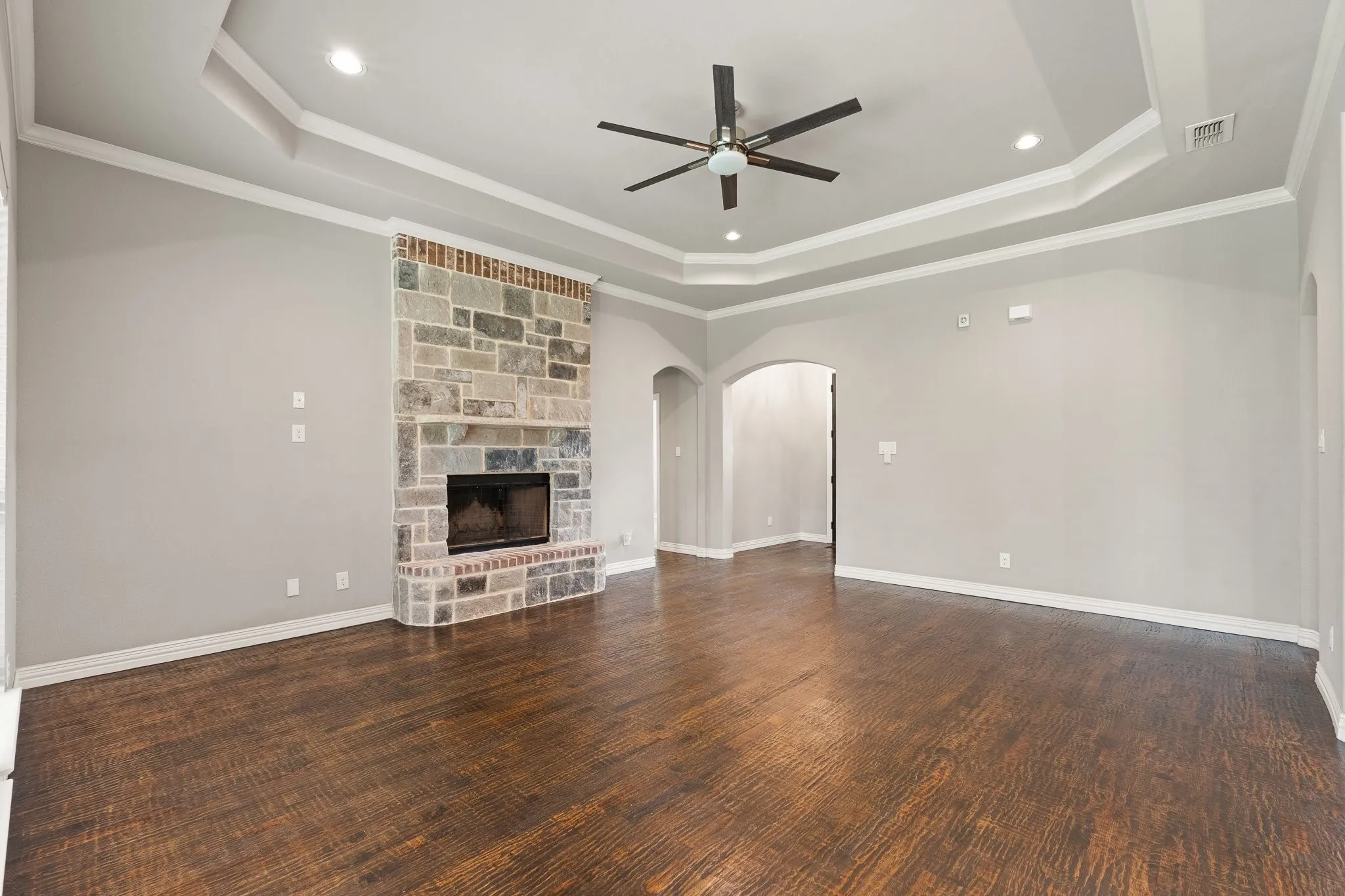 Single Family Residence For Sale in Ellis County , 108 Odonna Drive, Waxahachie, Texas 75165, 4 Bedroom, 3 Bathroom, 2 Garage spaces, 2,237 Sqft, built in 2016, mls#21296289, Real Estate Agent in Waxahachie, Homes For Sale in Ellis county, Homes For Sale in Waxahachie, Realtor in Waxahachie Texas, Real Estate Brokerage Independent Realty Texas, Luminita Cordes Realtor