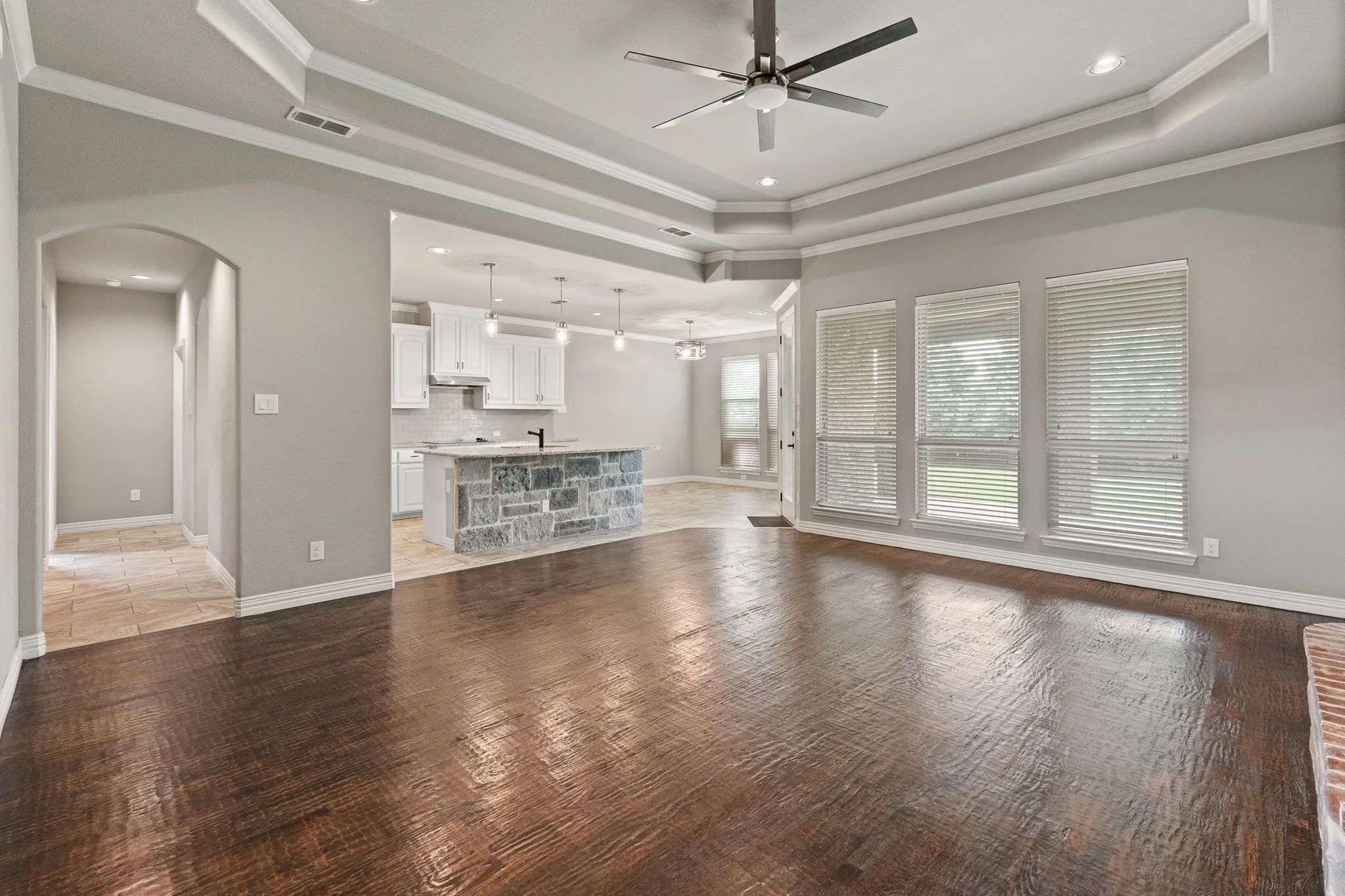 Single Family Residence For Sale in Ellis County , 108 Odonna Drive, Waxahachie, Texas 75165, 4 Bedroom, 3 Bathroom, 2 Garage spaces, 2,237 Sqft, built in 2016, mls#21296289, Real Estate Agent in Waxahachie, Homes For Sale in Ellis county, Homes For Sale in Waxahachie, Realtor in Waxahachie Texas, Real Estate Brokerage Independent Realty Texas, Luminita Cordes Realtor