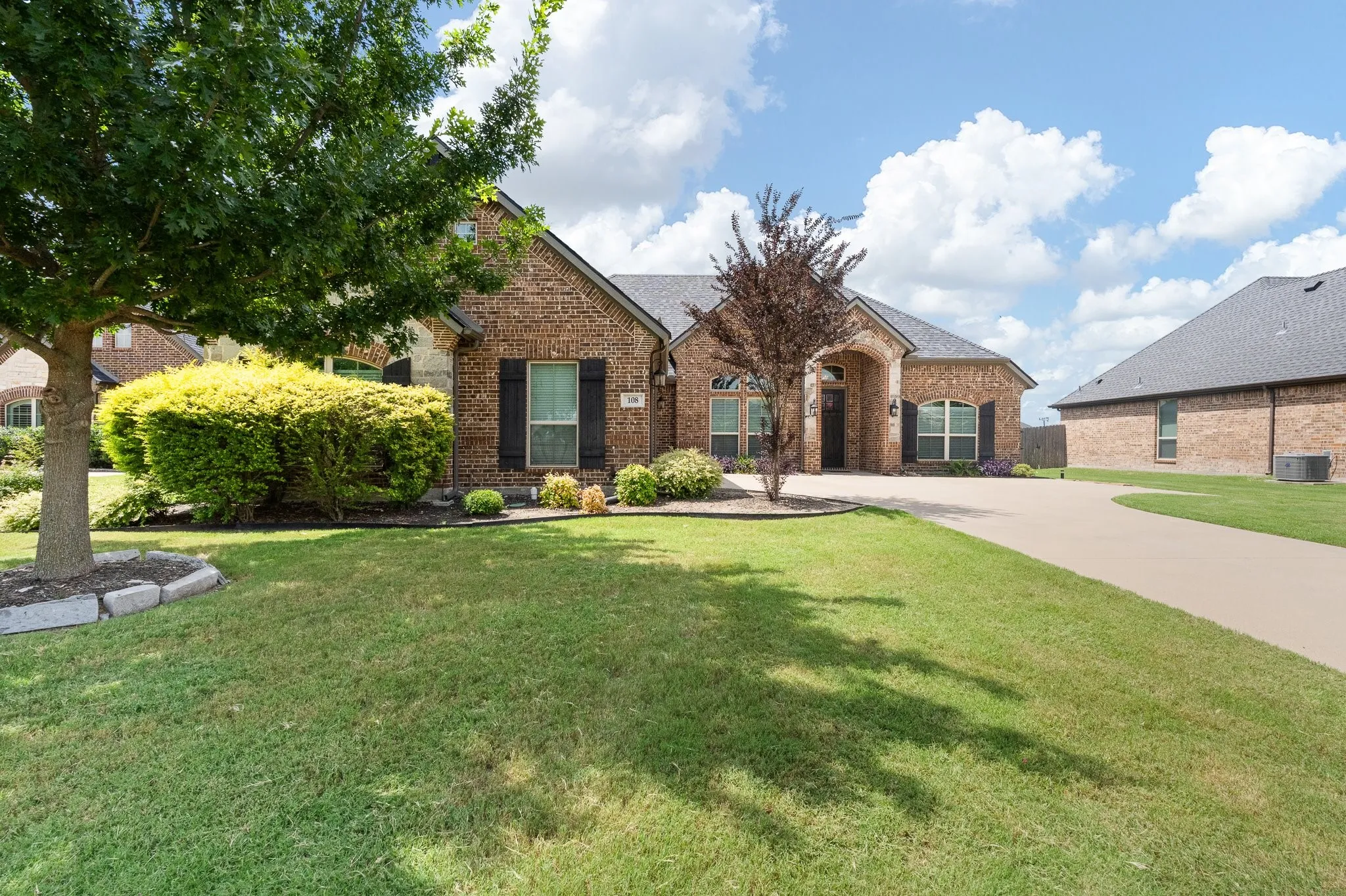 Single Family Residence For Sale in Ellis County , 108 Odonna Drive, Waxahachie, Texas 75165, 4 Bedroom, 3 Bathroom, 2 Garage spaces, 2,237 Sqft, built in 2016, mls#21296289, Real Estate Agent in Waxahachie, Homes For Sale in Ellis county, Homes For Sale in Waxahachie, Realtor in Waxahachie Texas, Real Estate Brokerage Independent Realty Texas, Luminita Cordes Realtor