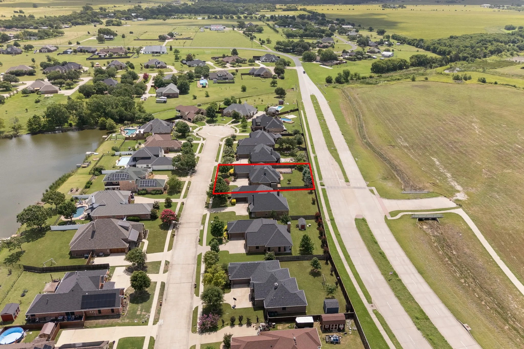 Single Family Residence For Sale in Ellis County , 108 Odonna Drive, Waxahachie, Texas 75165, 4 Bedroom, 3 Bathroom, 2 Garage spaces, 2,237 Sqft, built in 2016, mls#21296289, Real Estate Agent in Waxahachie, Homes For Sale in Ellis county, Homes For Sale in Waxahachie, Realtor in Waxahachie Texas, Real Estate Brokerage Independent Realty Texas, Luminita Cordes Realtor