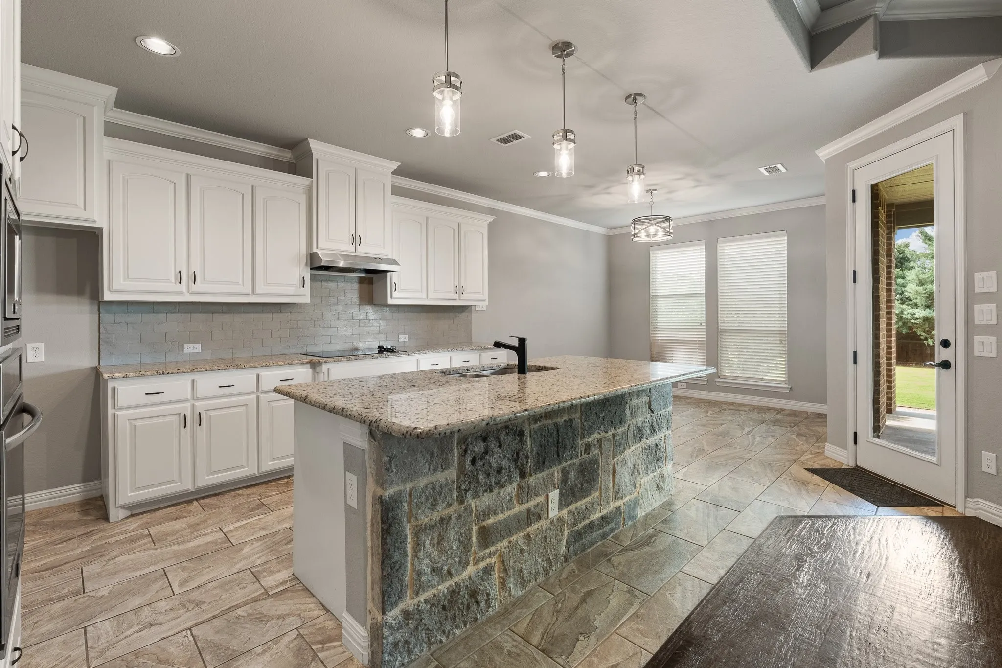 Single Family Residence For Sale in Ellis County , 108 Odonna Drive, Waxahachie, Texas 75165, 4 Bedroom, 3 Bathroom, 2 Garage spaces, 2,237 Sqft, built in 2016, mls#21296289, Real Estate Agent in Waxahachie, Homes For Sale in Ellis county, Homes For Sale in Waxahachie, Realtor in Waxahachie Texas, Real Estate Brokerage Independent Realty Texas, Luminita Cordes Realtor