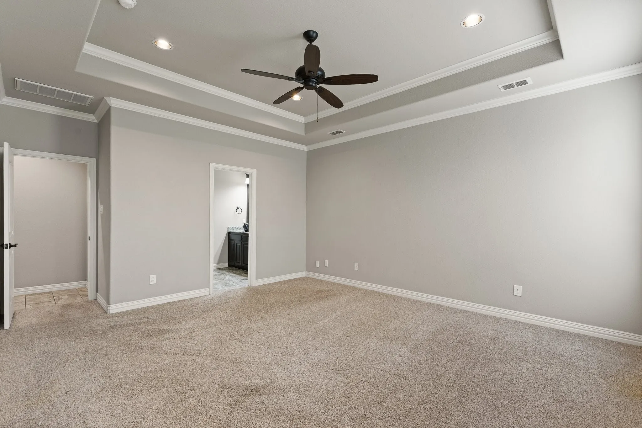 Single Family Residence For Sale in Ellis County , 108 Odonna Drive, Waxahachie, Texas 75165, 4 Bedroom, 3 Bathroom, 2 Garage spaces, 2,237 Sqft, built in 2016, mls#21296289, Real Estate Agent in Waxahachie, Homes For Sale in Ellis county, Homes For Sale in Waxahachie, Realtor in Waxahachie Texas, Real Estate Brokerage Independent Realty Texas, Luminita Cordes Realtor