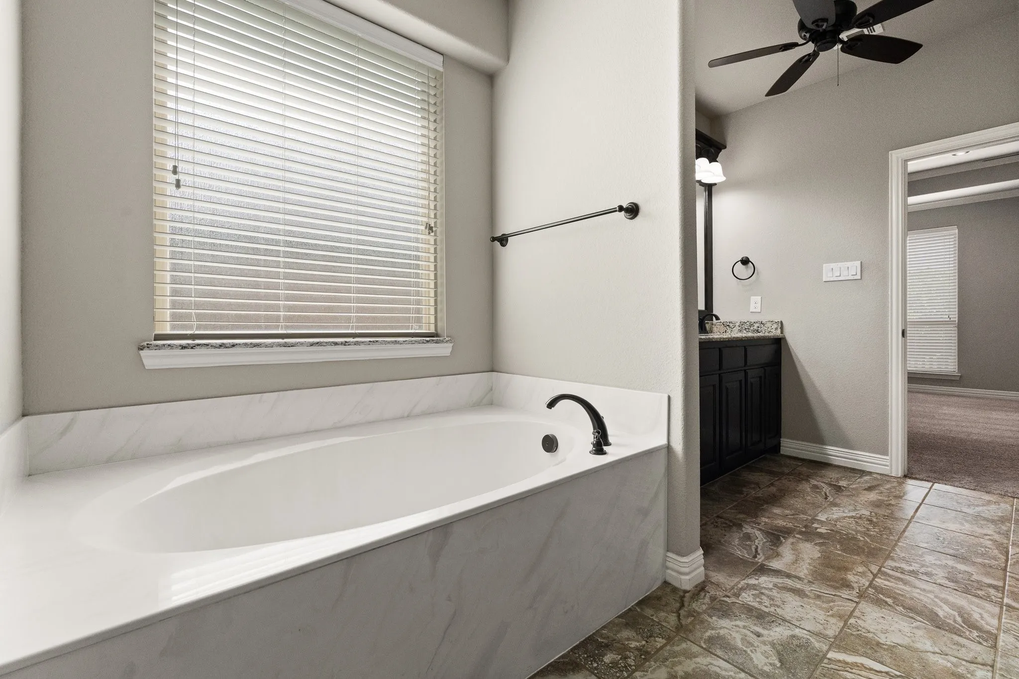 Single Family Residence For Sale in Ellis County , 108 Odonna Drive, Waxahachie, Texas 75165, 4 Bedroom, 3 Bathroom, 2 Garage spaces, 2,237 Sqft, built in 2016, mls#21296289, Real Estate Agent in Waxahachie, Homes For Sale in Ellis county, Homes For Sale in Waxahachie, Realtor in Waxahachie Texas, Real Estate Brokerage Independent Realty Texas, Luminita Cordes Realtor