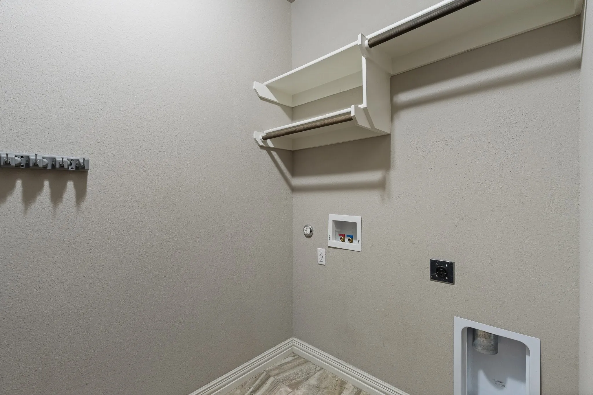 Single Family Residence For Sale in Ellis County , 108 Odonna Drive, Waxahachie, Texas 75165, 4 Bedroom, 3 Bathroom, 2 Garage spaces, 2,237 Sqft, built in 2016, mls#21296289, Real Estate Agent in Waxahachie, Homes For Sale in Ellis county, Homes For Sale in Waxahachie, Realtor in Waxahachie Texas, Real Estate Brokerage Independent Realty Texas, Luminita Cordes Realtor