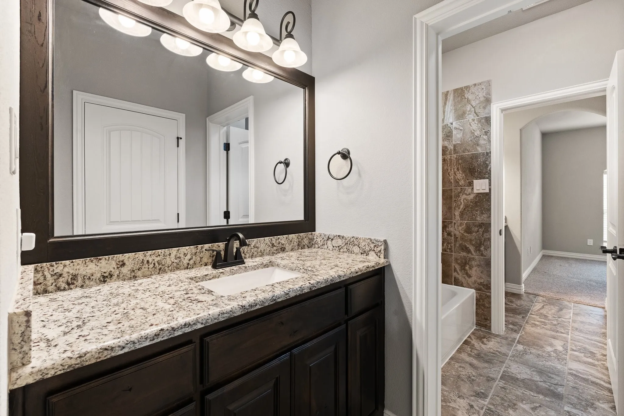 Single Family Residence For Sale in Ellis County , 108 Odonna Drive, Waxahachie, Texas 75165, 4 Bedroom, 3 Bathroom, 2 Garage spaces, 2,237 Sqft, built in 2016, mls#21296289, Real Estate Agent in Waxahachie, Homes For Sale in Ellis county, Homes For Sale in Waxahachie, Realtor in Waxahachie Texas, Real Estate Brokerage Independent Realty Texas, Luminita Cordes Realtor
