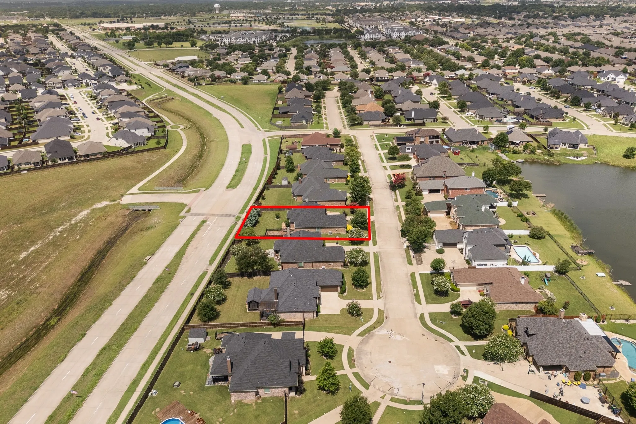 Single Family Residence For Sale in Ellis County , 108 Odonna Drive, Waxahachie, Texas 75165, 4 Bedroom, 3 Bathroom, 2 Garage spaces, 2,237 Sqft, built in 2016, mls#21296289, Real Estate Agent in Waxahachie, Homes For Sale in Ellis county, Homes For Sale in Waxahachie, Realtor in Waxahachie Texas, Real Estate Brokerage Independent Realty Texas, Luminita Cordes Realtor