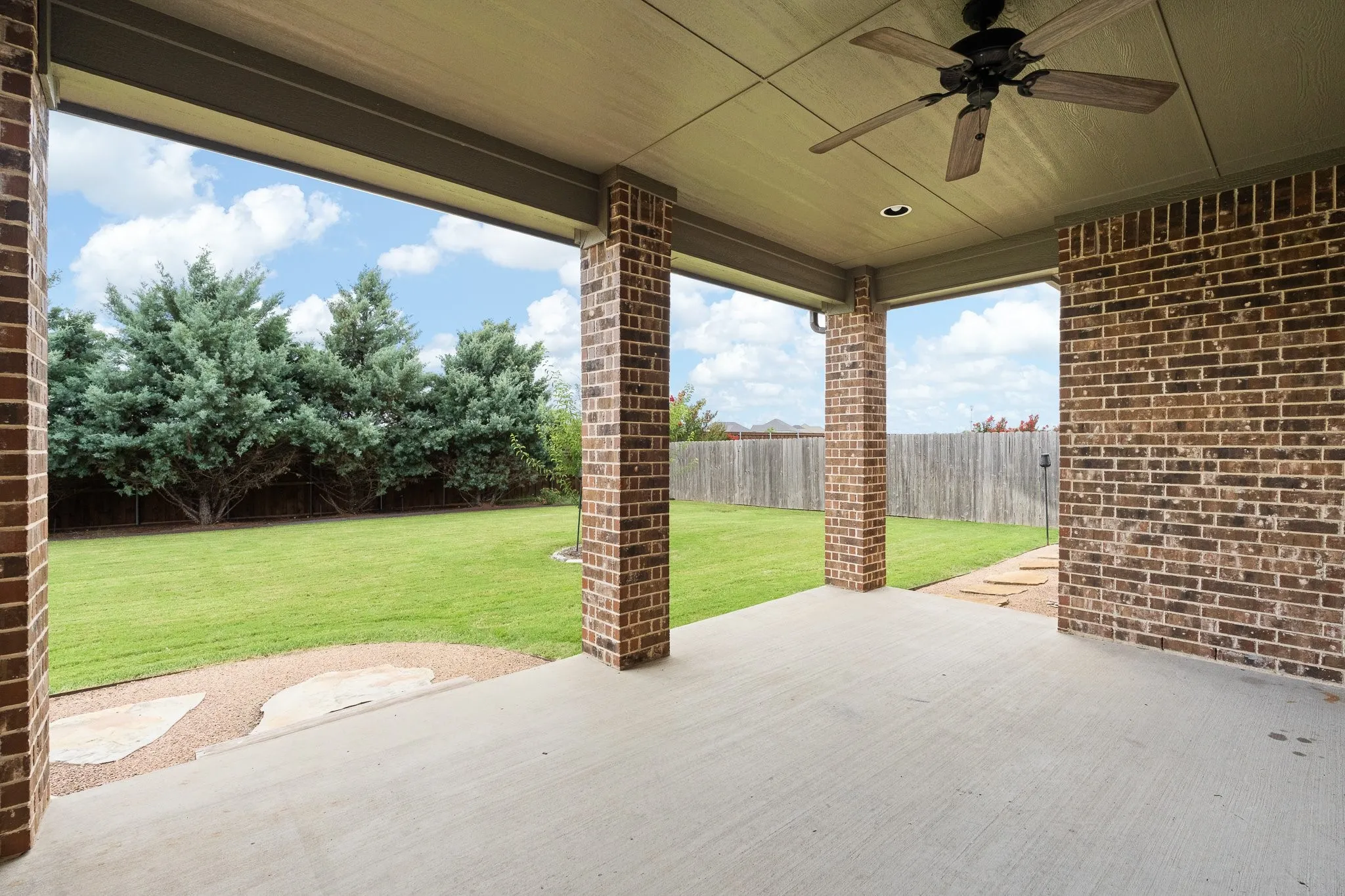 Single Family Residence For Sale in Ellis County , 108 Odonna Drive, Waxahachie, Texas 75165, 4 Bedroom, 3 Bathroom, 2 Garage spaces, 2,237 Sqft, built in 2016, mls#21296289, Real Estate Agent in Waxahachie, Homes For Sale in Ellis county, Homes For Sale in Waxahachie, Realtor in Waxahachie Texas, Real Estate Brokerage Independent Realty Texas, Luminita Cordes Realtor