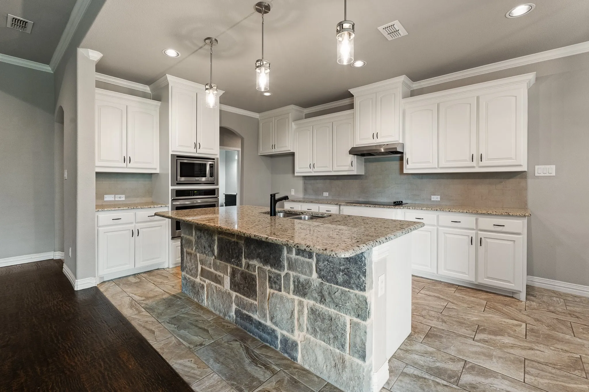 Single Family Residence For Sale in Ellis County , 108 Odonna Drive, Waxahachie, Texas 75165, 4 Bedroom, 3 Bathroom, 2 Garage spaces, 2,237 Sqft, built in 2016, mls#21296289, Real Estate Agent in Waxahachie, Homes For Sale in Ellis county, Homes For Sale in Waxahachie, Realtor in Waxahachie Texas, Real Estate Brokerage Independent Realty Texas, Luminita Cordes Realtor