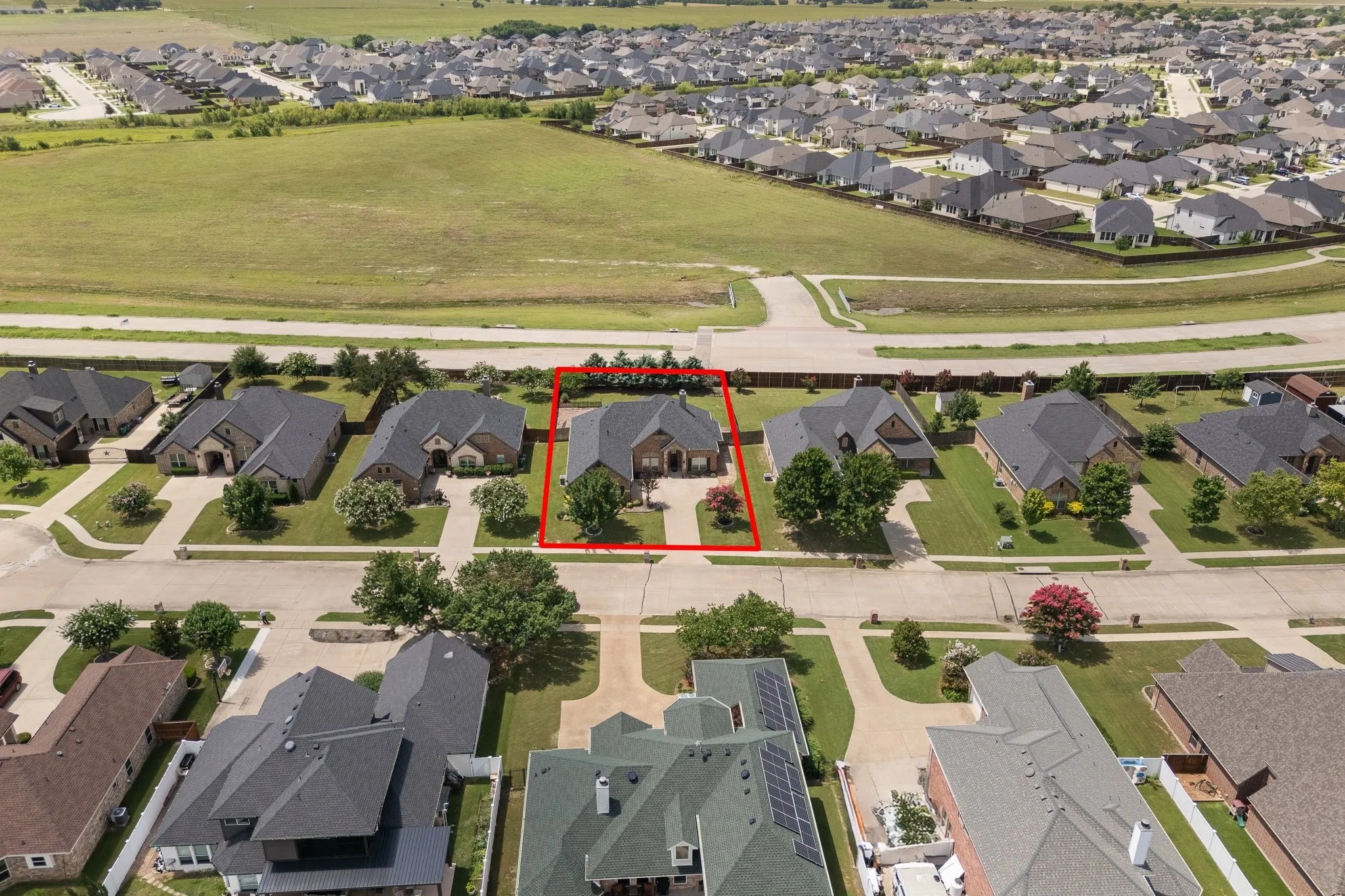 Single Family Residence For Sale in Ellis County , 108 Odonna Drive, Waxahachie, Texas 75165, 4 Bedroom, 3 Bathroom, 2 Garage spaces, 2,237 Sqft, built in 2016, mls#21296289, Real Estate Agent in Waxahachie, Homes For Sale in Ellis county, Homes For Sale in Waxahachie, Realtor in Waxahachie Texas, Real Estate Brokerage Independent Realty Texas, Luminita Cordes Realtor
