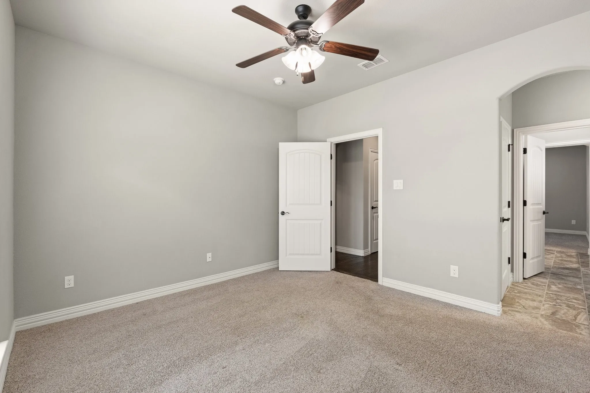 Single Family Residence For Sale in Ellis County , 108 Odonna Drive, Waxahachie, Texas 75165, 4 Bedroom, 3 Bathroom, 2 Garage spaces, 2,237 Sqft, built in 2016, mls#21296289, Real Estate Agent in Waxahachie, Homes For Sale in Ellis county, Homes For Sale in Waxahachie, Realtor in Waxahachie Texas, Real Estate Brokerage Independent Realty Texas, Luminita Cordes Realtor