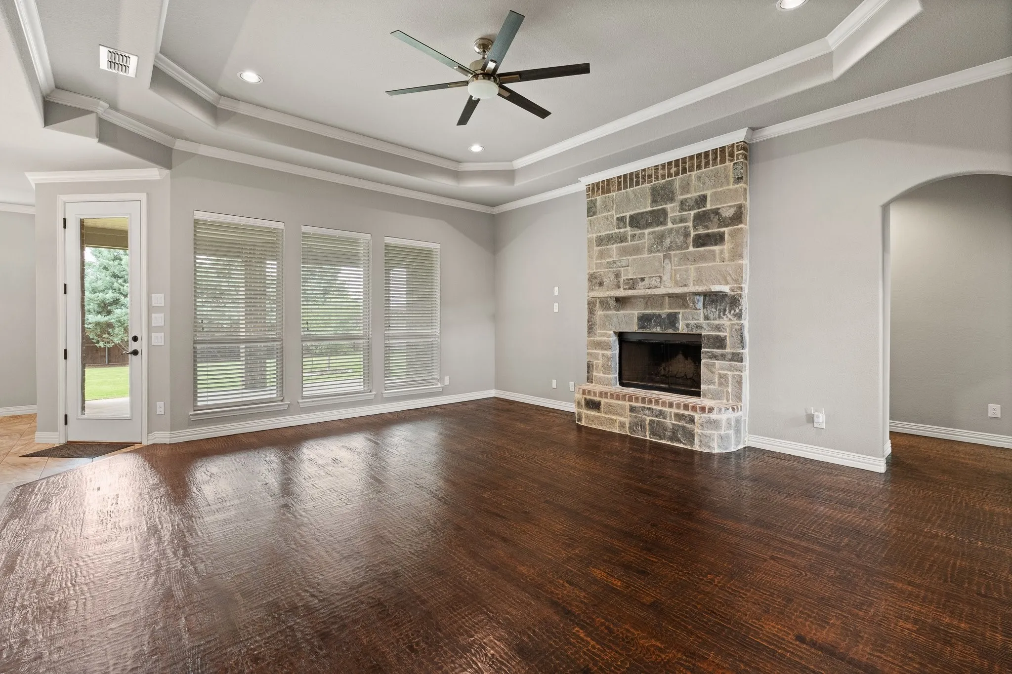 Single Family Residence For Sale in Ellis County , 108 Odonna Drive, Waxahachie, Texas 75165, 4 Bedroom, 3 Bathroom, 2 Garage spaces, 2,237 Sqft, built in 2016, mls#21296289, Real Estate Agent in Waxahachie, Homes For Sale in Ellis county, Homes For Sale in Waxahachie, Realtor in Waxahachie Texas, Real Estate Brokerage Independent Realty Texas, Luminita Cordes Realtor