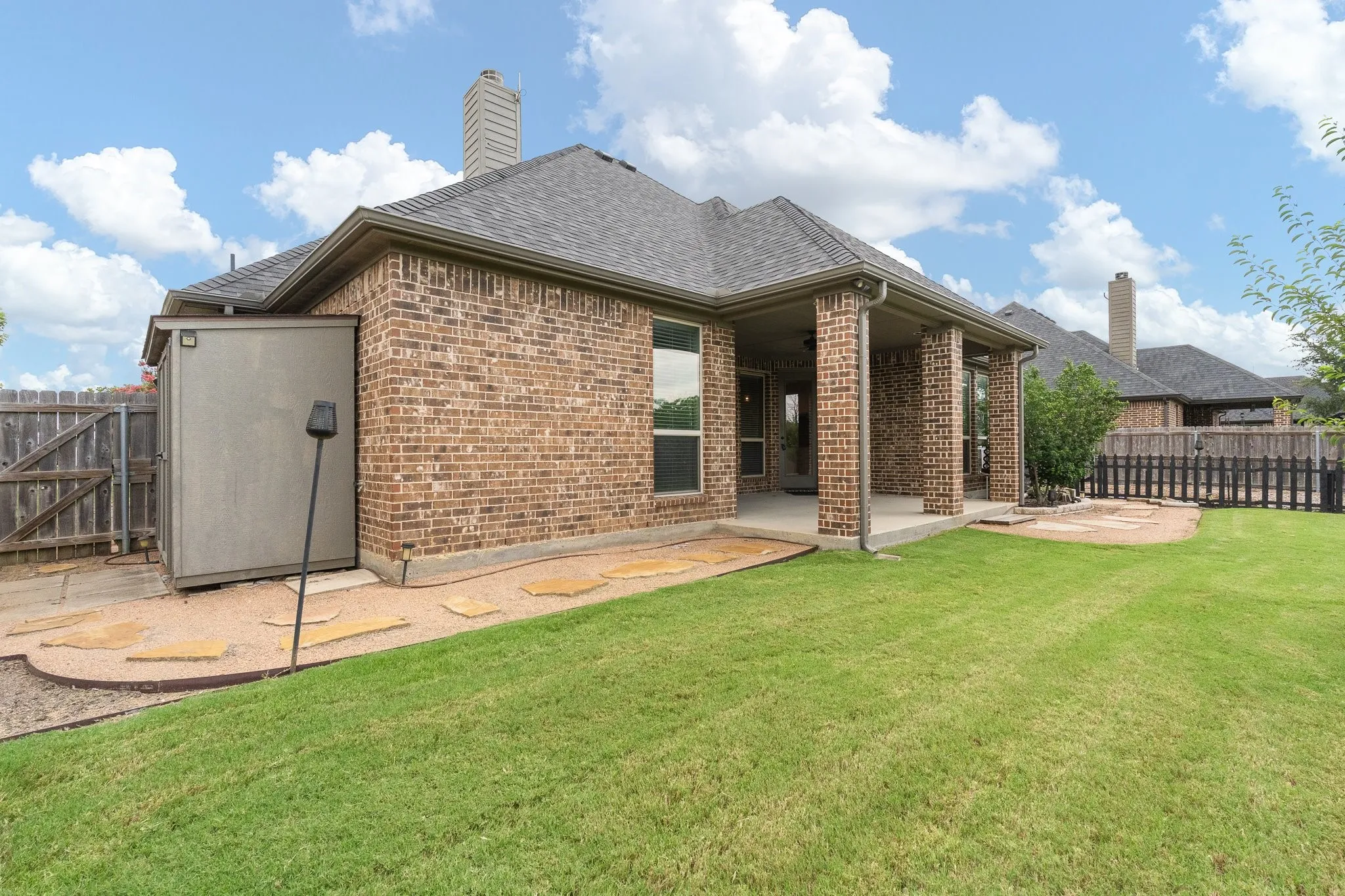 Single Family Residence For Sale in Ellis County , 108 Odonna Drive, Waxahachie, Texas 75165, 4 Bedroom, 3 Bathroom, 2 Garage spaces, 2,237 Sqft, built in 2016, mls#21296289, Real Estate Agent in Waxahachie, Homes For Sale in Ellis county, Homes For Sale in Waxahachie, Realtor in Waxahachie Texas, Real Estate Brokerage Independent Realty Texas, Luminita Cordes Realtor