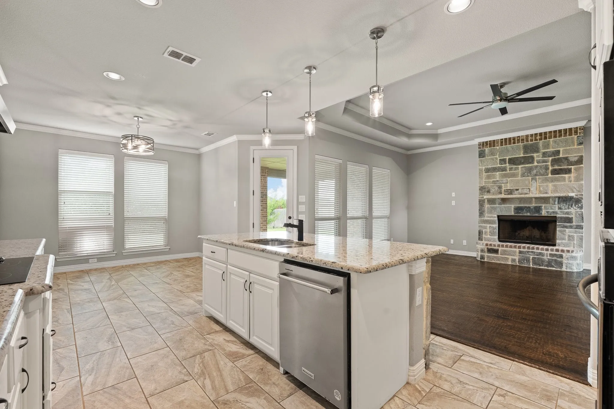 Single Family Residence For Sale in Ellis County , 108 Odonna Drive, Waxahachie, Texas 75165, 4 Bedroom, 3 Bathroom, 2 Garage spaces, 2,237 Sqft, built in 2016, mls#21296289, Real Estate Agent in Waxahachie, Homes For Sale in Ellis county, Homes For Sale in Waxahachie, Realtor in Waxahachie Texas, Real Estate Brokerage Independent Realty Texas, Luminita Cordes Realtor