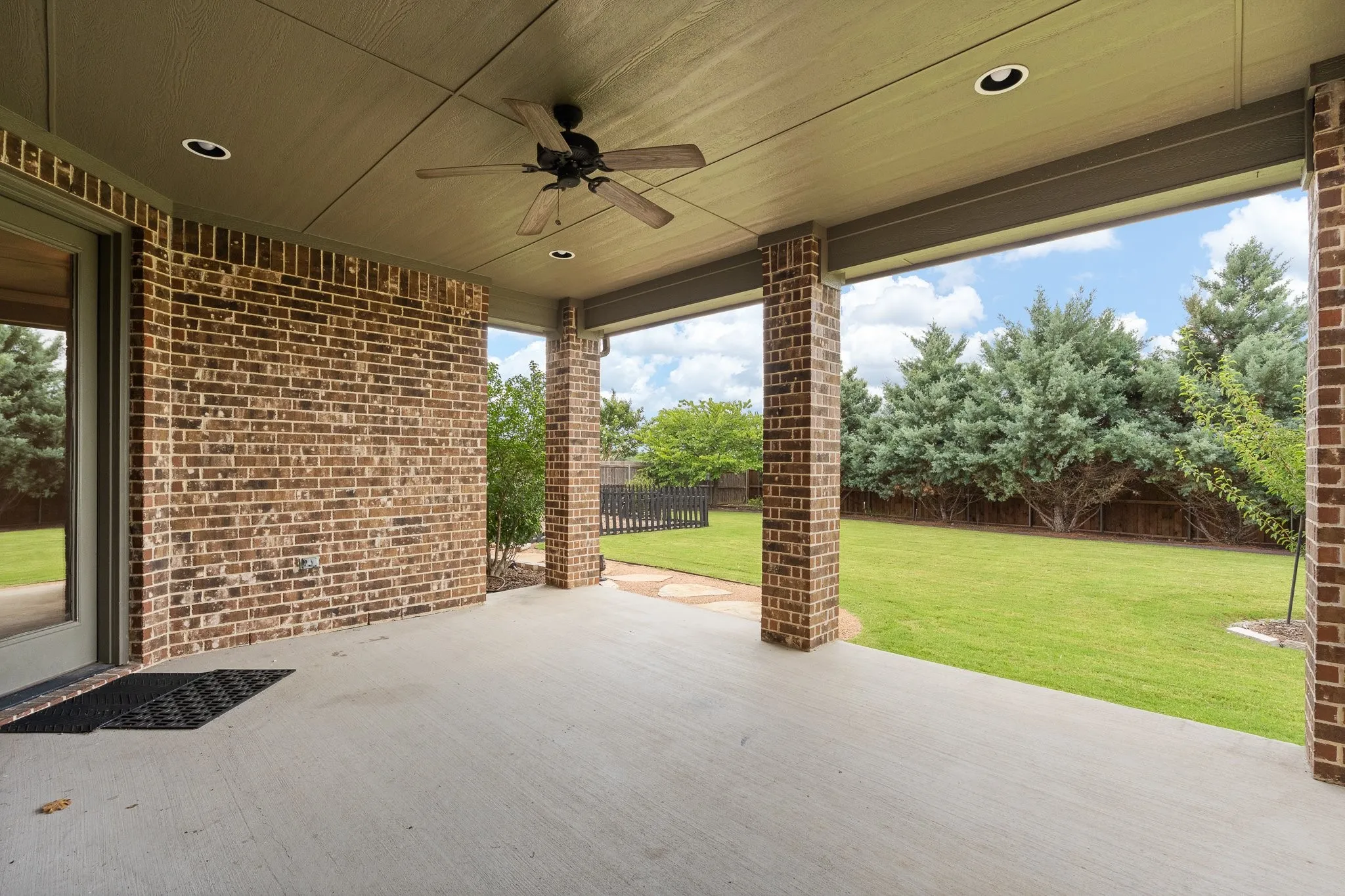 Single Family Residence For Sale in Ellis County , 108 Odonna Drive, Waxahachie, Texas 75165, 4 Bedroom, 3 Bathroom, 2 Garage spaces, 2,237 Sqft, built in 2016, mls#21296289, Real Estate Agent in Waxahachie, Homes For Sale in Ellis county, Homes For Sale in Waxahachie, Realtor in Waxahachie Texas, Real Estate Brokerage Independent Realty Texas, Luminita Cordes Realtor