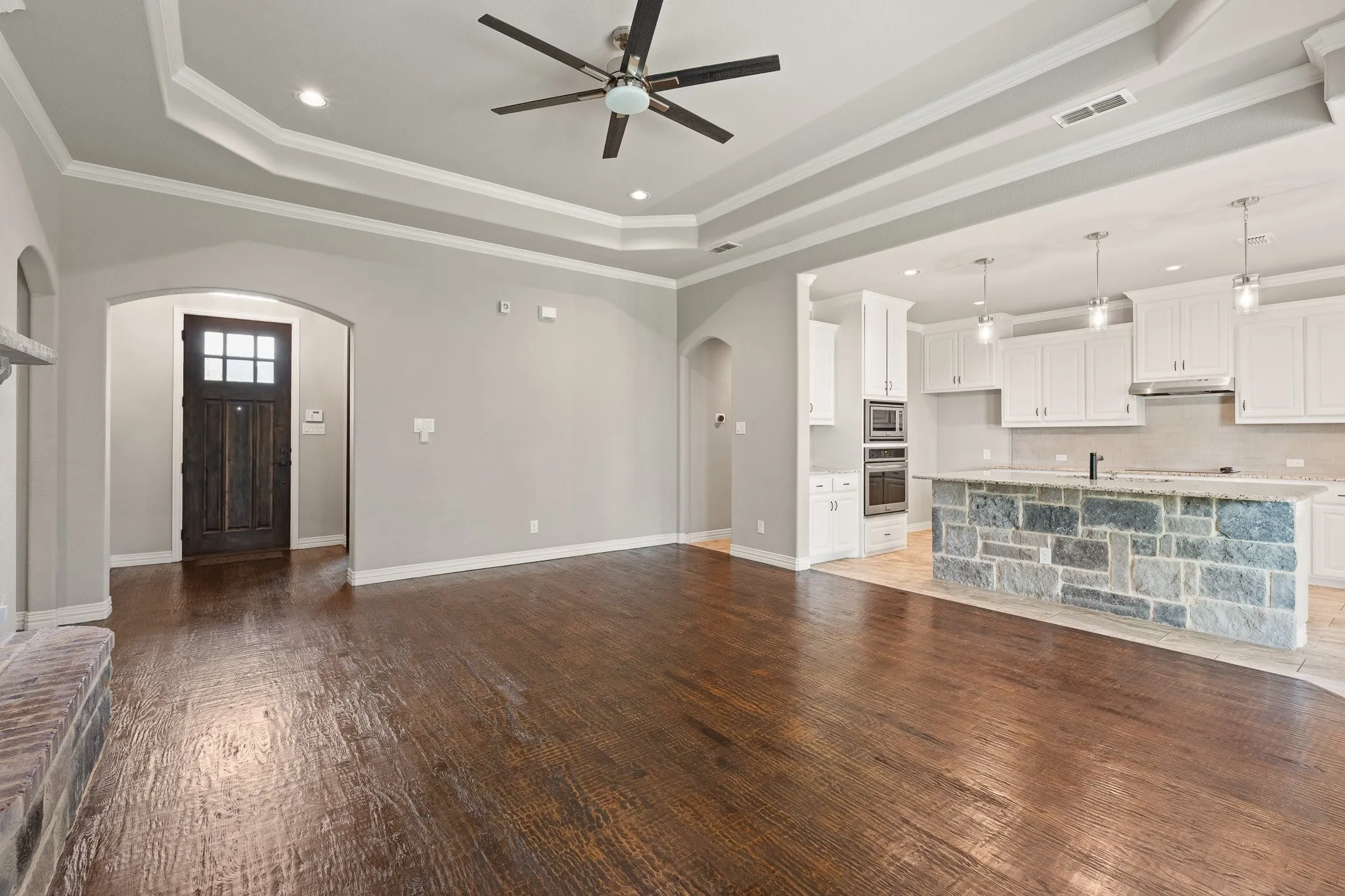 Single Family Residence For Sale in Ellis County , 108 Odonna Drive, Waxahachie, Texas 75165, 4 Bedroom, 3 Bathroom, 2 Garage spaces, 2,237 Sqft, built in 2016, mls#21296289, Real Estate Agent in Waxahachie, Homes For Sale in Ellis county, Homes For Sale in Waxahachie, Realtor in Waxahachie Texas, Real Estate Brokerage Independent Realty Texas, Luminita Cordes Realtor