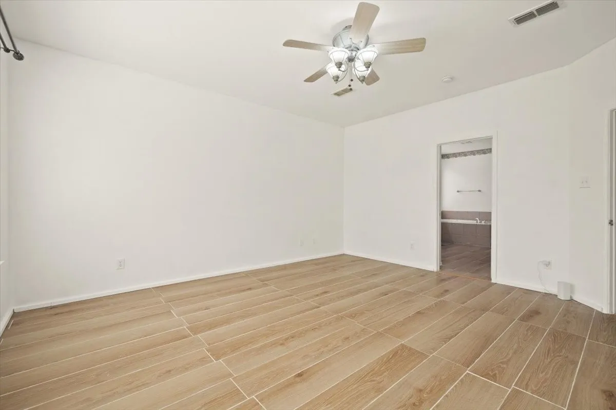 Single Family Residence For Sale in Tarrant County , 6705 Glade Drive, Arlington, Texas 76001, 5 Bedroom, 4 Bathroom, 2 Garage spaces, 3,281 Sqft, built in 2003, mls#21289485, Real Estate Agent in Arlington, Homes For Sale in Tarrant county, Homes For Sale in Arlington, Realtor in Arlington Texas, Real Estate Brokerage Independent Realty Texas, Luminita Cordes Realtor