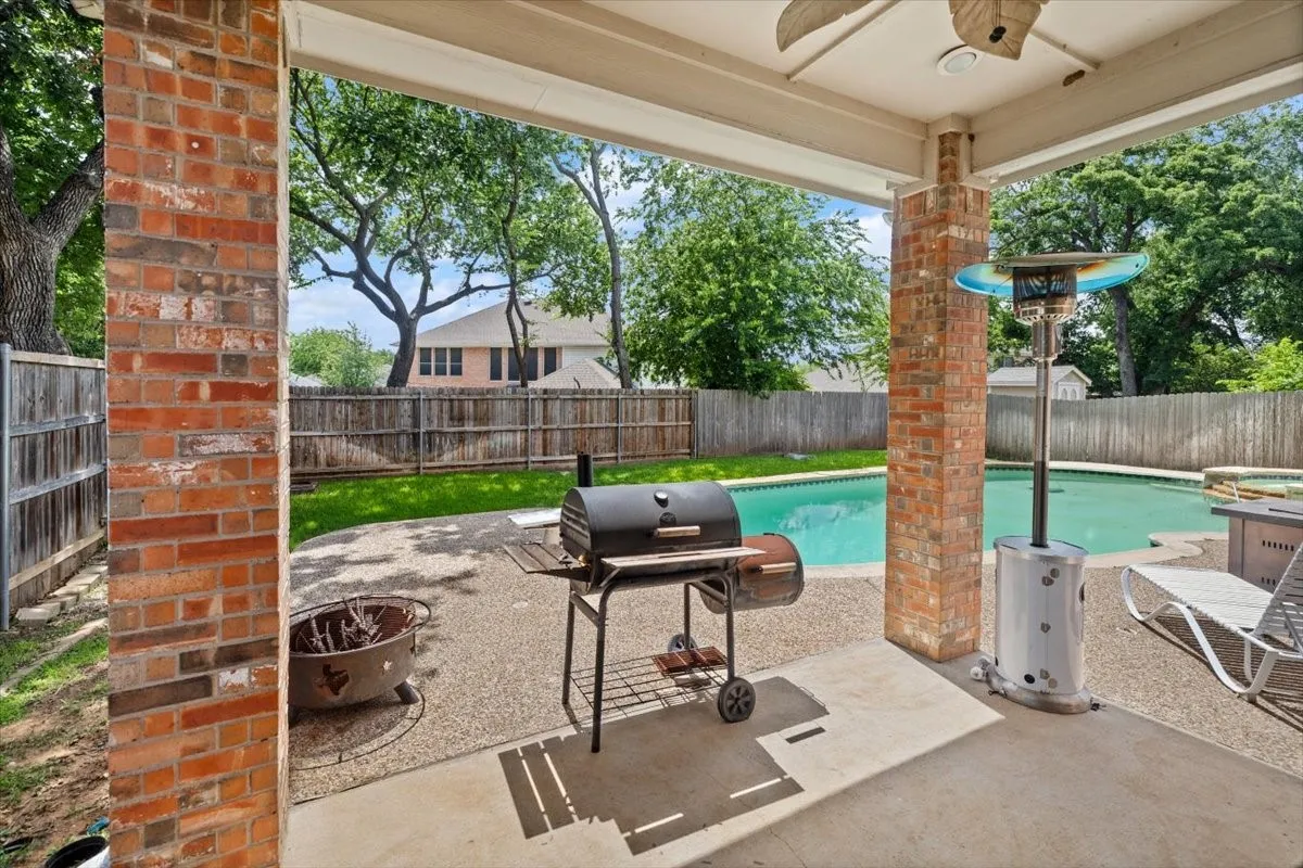 Single Family Residence For Sale in Tarrant County , 6705 Glade Drive, Arlington, Texas 76001, 5 Bedroom, 4 Bathroom, 2 Garage spaces, 3,281 Sqft, built in 2003, mls#21289485, Real Estate Agent in Arlington, Homes For Sale in Tarrant county, Homes For Sale in Arlington, Realtor in Arlington Texas, Real Estate Brokerage Independent Realty Texas, Luminita Cordes Realtor