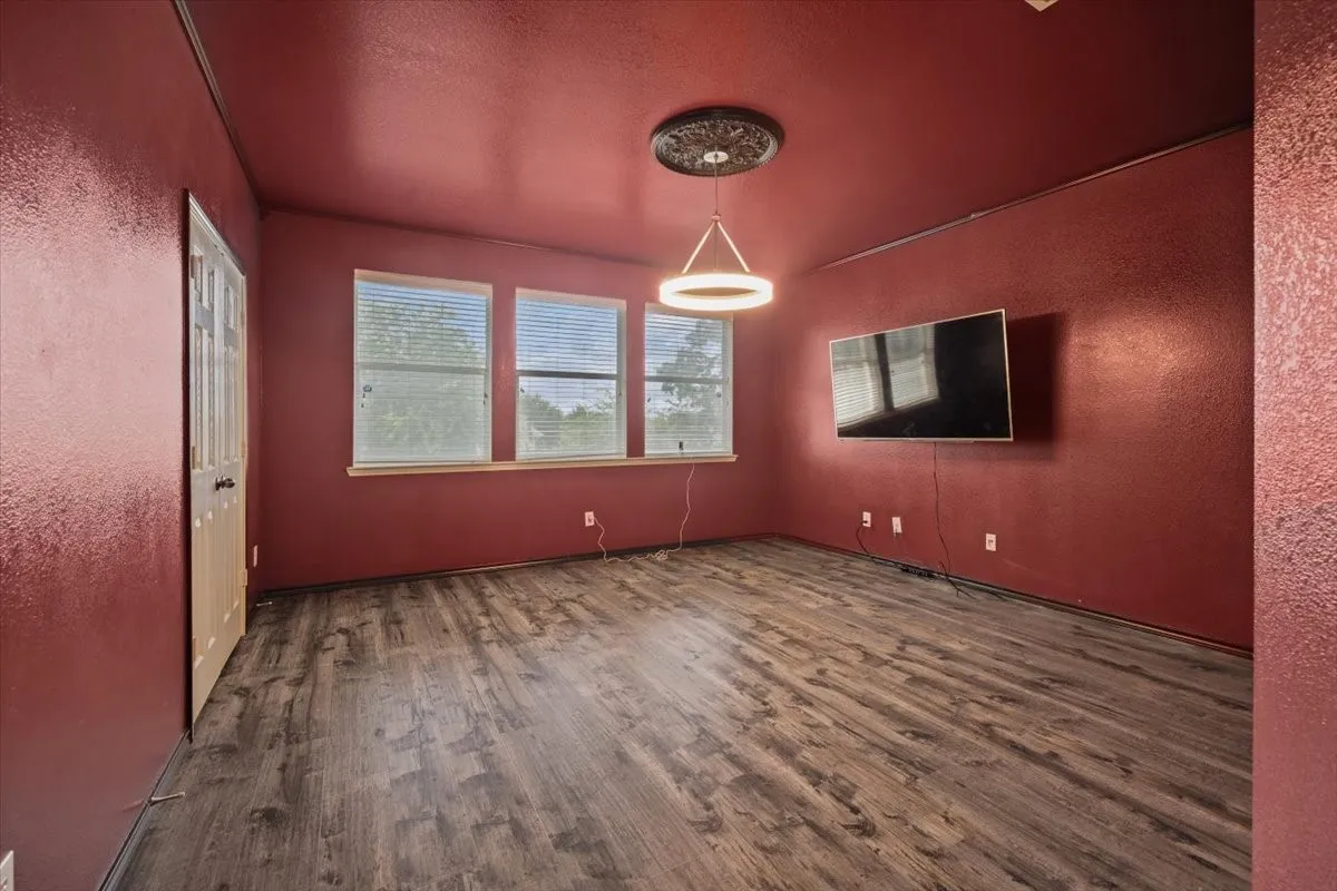 Single Family Residence For Sale in Tarrant County , 6705 Glade Drive, Arlington, Texas 76001, 5 Bedroom, 4 Bathroom, 2 Garage spaces, 3,281 Sqft, built in 2003, mls#21289485, Real Estate Agent in Arlington, Homes For Sale in Tarrant county, Homes For Sale in Arlington, Realtor in Arlington Texas, Real Estate Brokerage Independent Realty Texas, Luminita Cordes Realtor