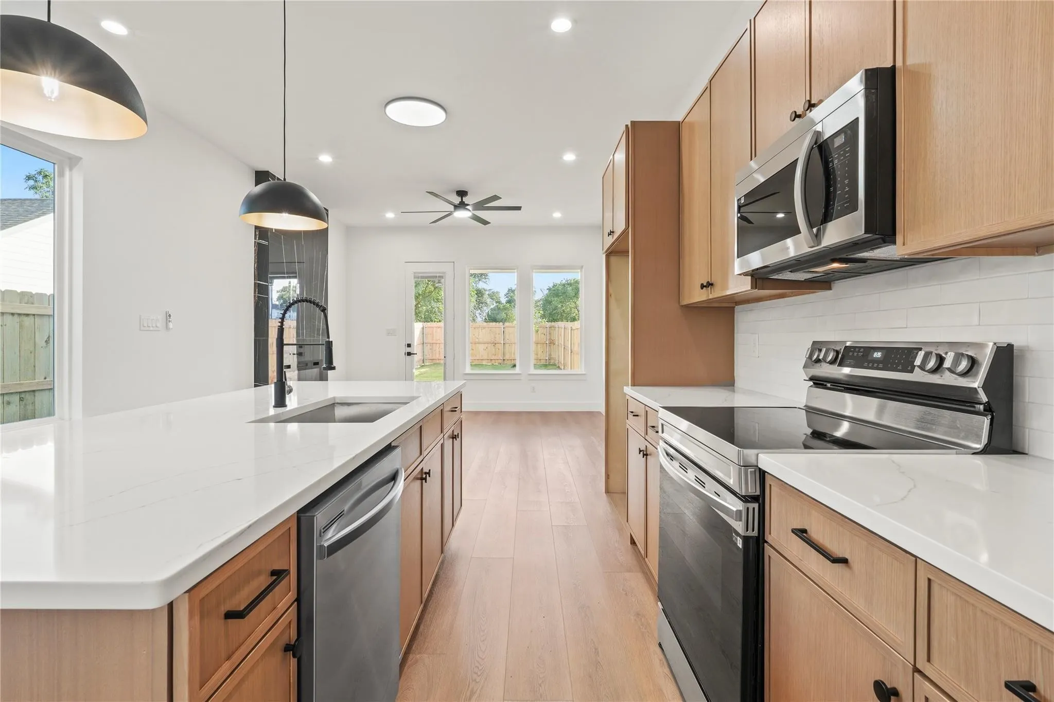 Duplex For Rent in Dallas County , 3523 S Harwood Street, Dallas, Texas 75215, 3 Bedroom, 3 Bathroom, 1 Garage spaces, 1,750 Sqft, built in 2025, mls#21303134, Real Estate Agent in Dallas, Homes For Rent in Dallas county, Homes For Rent in Dallas, Realtor in Dallas Texas, Real Estate Brokerage Independent Realty Texas, Luminita Cordes Realtor