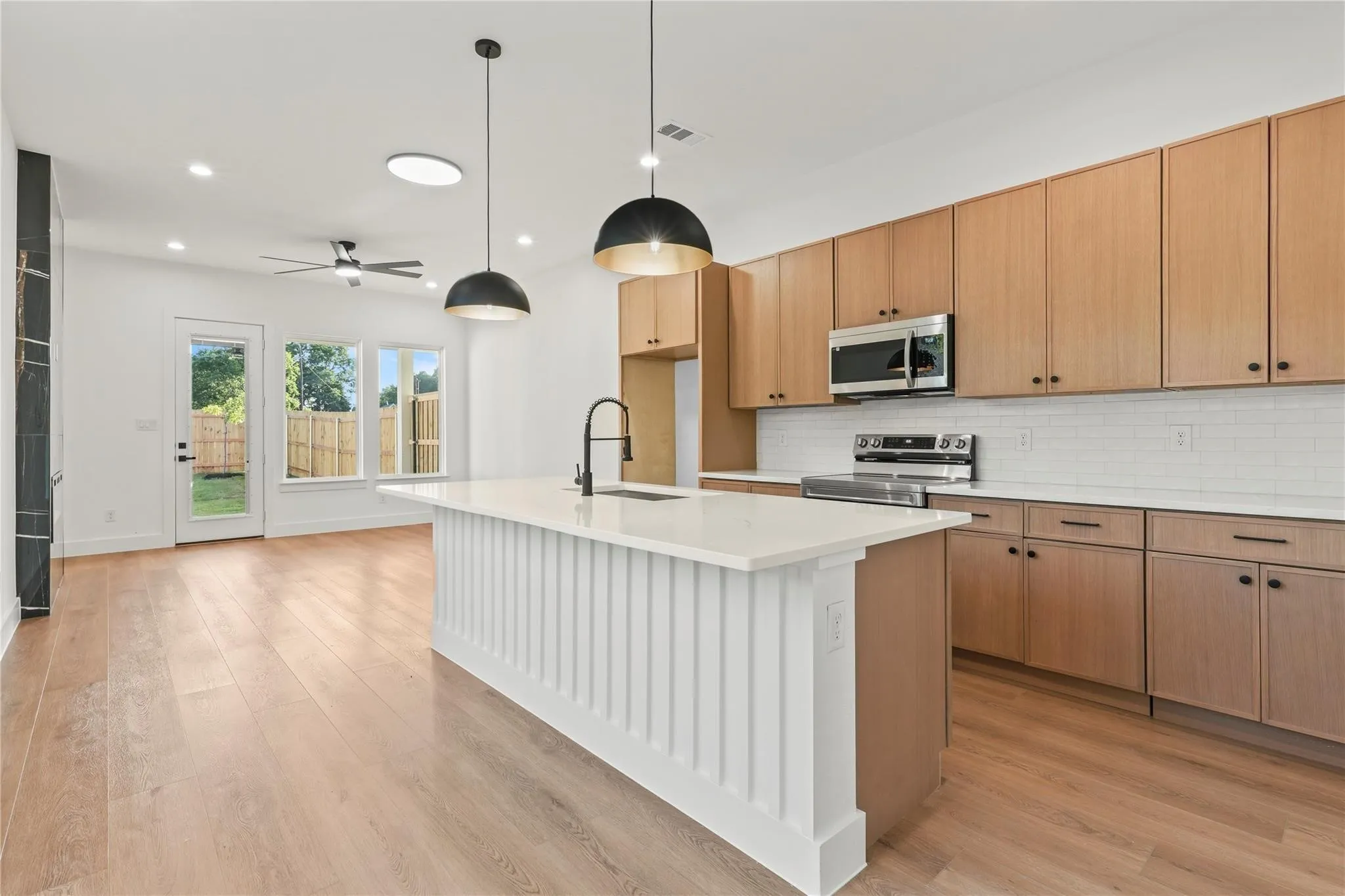 Duplex For Rent in Dallas County , 3523 S Harwood Street, Dallas, Texas 75215, 3 Bedroom, 3 Bathroom, 1 Garage spaces, 1,750 Sqft, built in 2025, mls#21303134, Real Estate Agent in Dallas, Homes For Rent in Dallas county, Homes For Rent in Dallas, Realtor in Dallas Texas, Real Estate Brokerage Independent Realty Texas, Luminita Cordes Realtor