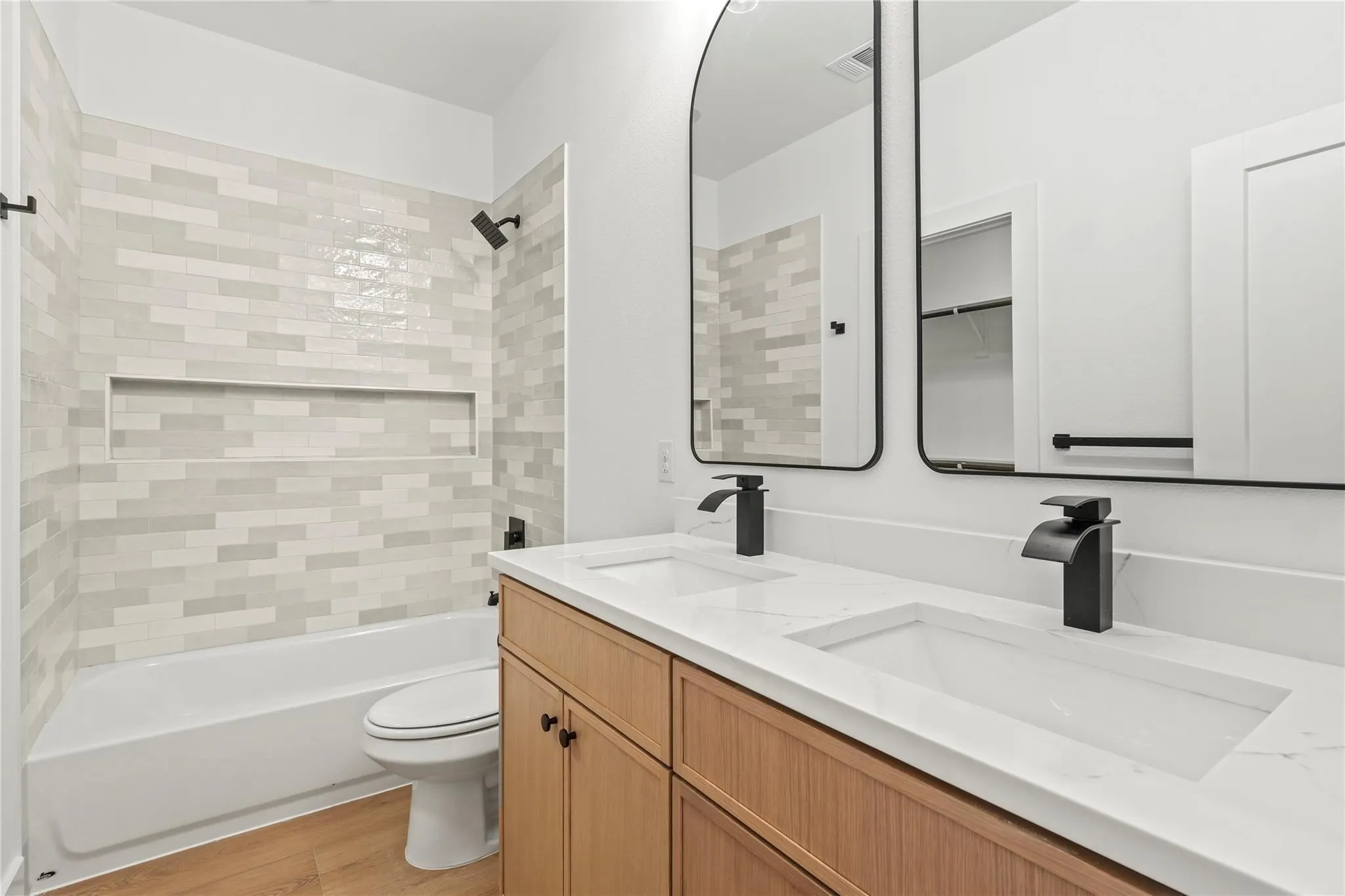 Duplex For Rent in Dallas County , 3523 S Harwood Street, Dallas, Texas 75215, 3 Bedroom, 3 Bathroom, 1 Garage spaces, 1,750 Sqft, built in 2025, mls#21303134, Real Estate Agent in Dallas, Homes For Rent in Dallas county, Homes For Rent in Dallas, Realtor in Dallas Texas, Real Estate Brokerage Independent Realty Texas, Luminita Cordes Realtor