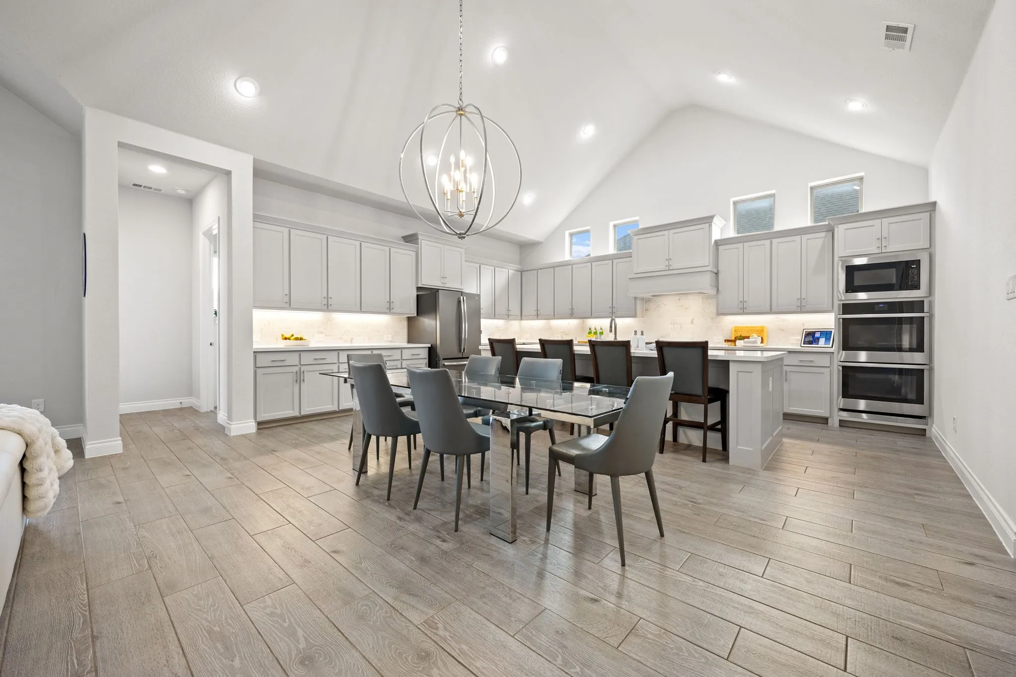 Single Family Residence For Sale in Denton County , 996 Myers Park Trail, Roanoke, Texas 76262, 5 Bedroom, 6 Bathroom, 2 Garage spaces, 3,760 Sqft, built in 2020, mls#21298645, Real Estate Agent in Roanoke, Homes For Sale in Denton county, Homes For Sale in Roanoke, Realtor in Roanoke Texas, Real Estate Brokerage Independent Realty Texas, Luminita Cordes Realtor