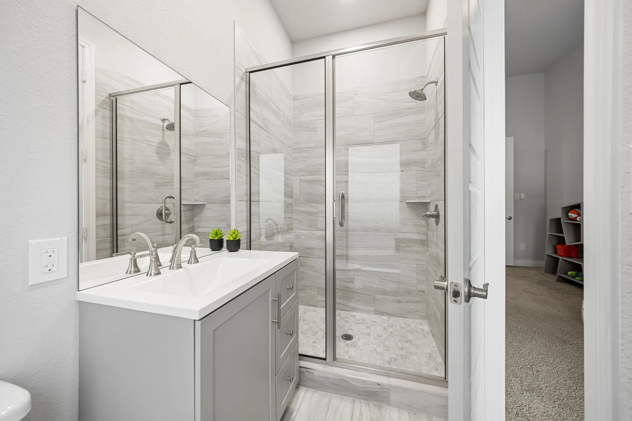 Single Family Residence For Sale in Denton County , 996 Myers Park Trail, Roanoke, Texas 76262, 5 Bedroom, 6 Bathroom, 2 Garage spaces, 3,760 Sqft, built in 2020, mls#21298645, Real Estate Agent in Roanoke, Homes For Sale in Denton county, Homes For Sale in Roanoke, Realtor in Roanoke Texas, Real Estate Brokerage Independent Realty Texas, Luminita Cordes Realtor