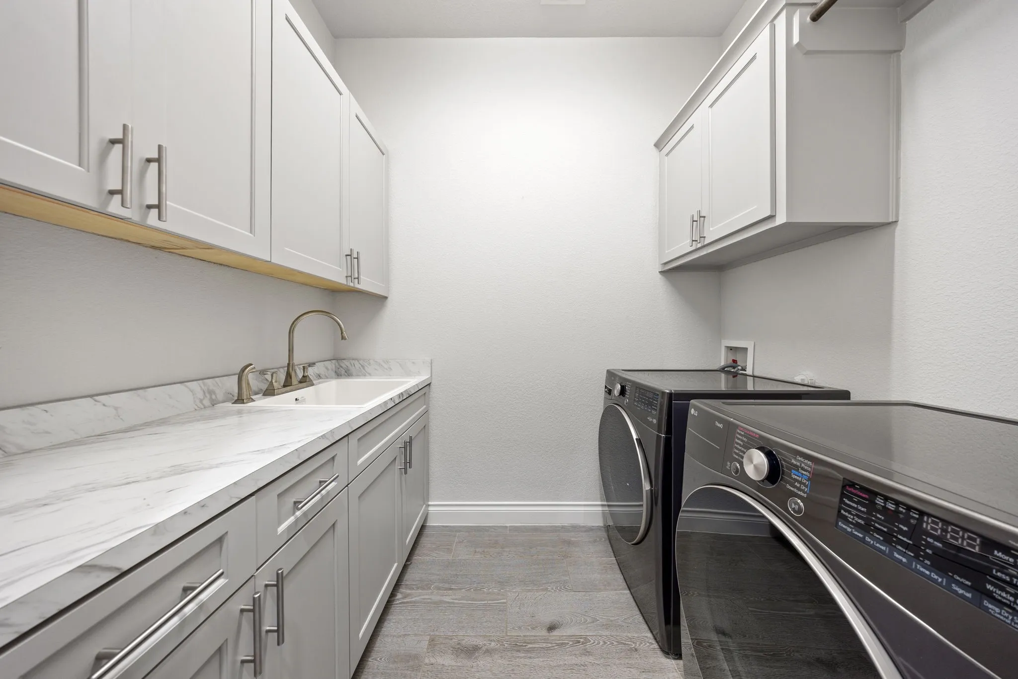 Single Family Residence For Sale in Denton County , 996 Myers Park Trail, Roanoke, Texas 76262, 5 Bedroom, 6 Bathroom, 2 Garage spaces, 3,760 Sqft, built in 2020, mls#21298645, Real Estate Agent in Roanoke, Homes For Sale in Denton county, Homes For Sale in Roanoke, Realtor in Roanoke Texas, Real Estate Brokerage Independent Realty Texas, Luminita Cordes Realtor