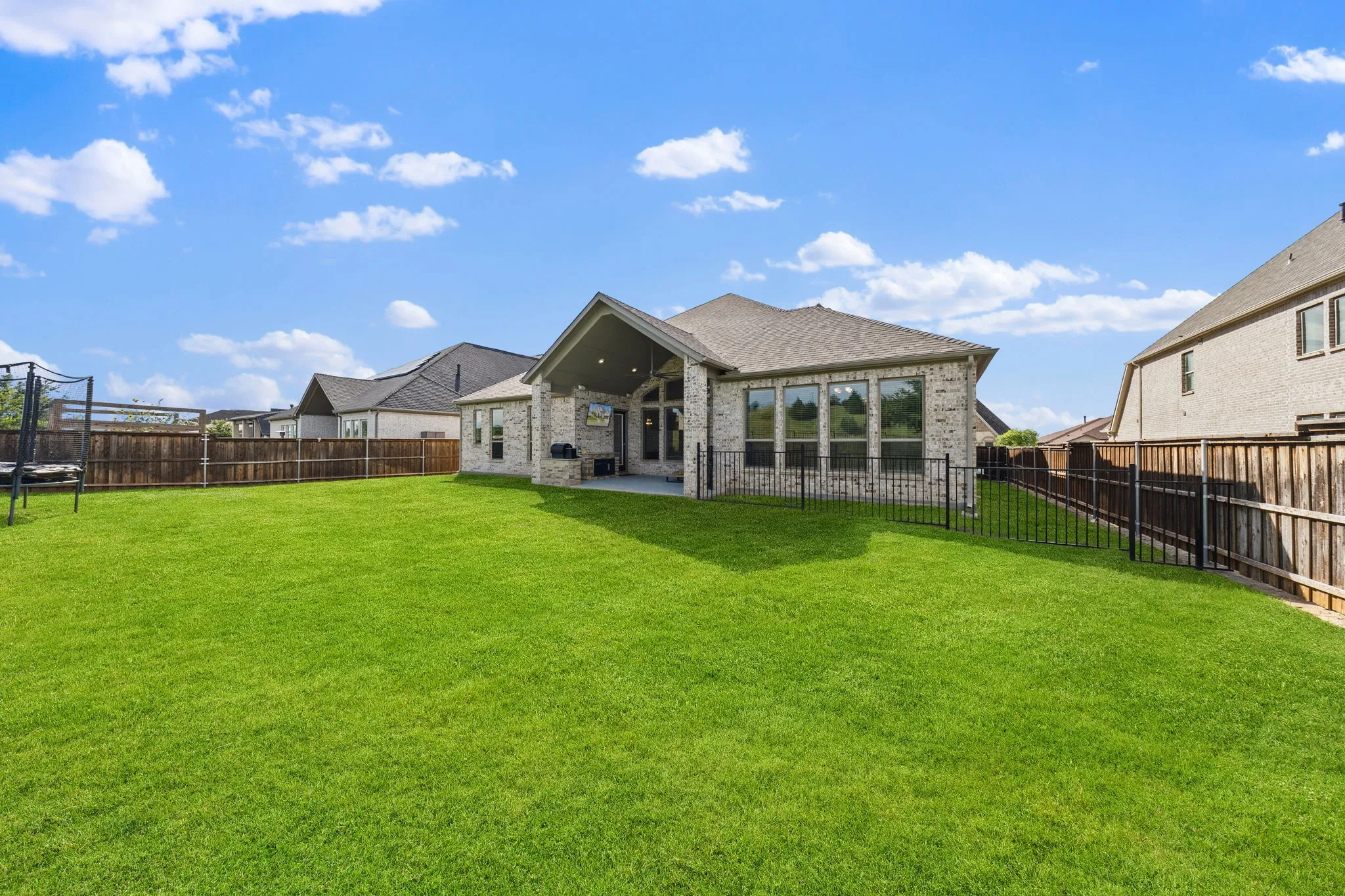 Single Family Residence For Sale in Denton County , 996 Myers Park Trail, Roanoke, Texas 76262, 5 Bedroom, 6 Bathroom, 2 Garage spaces, 3,760 Sqft, built in 2020, mls#21298645, Real Estate Agent in Roanoke, Homes For Sale in Denton county, Homes For Sale in Roanoke, Realtor in Roanoke Texas, Real Estate Brokerage Independent Realty Texas, Luminita Cordes Realtor