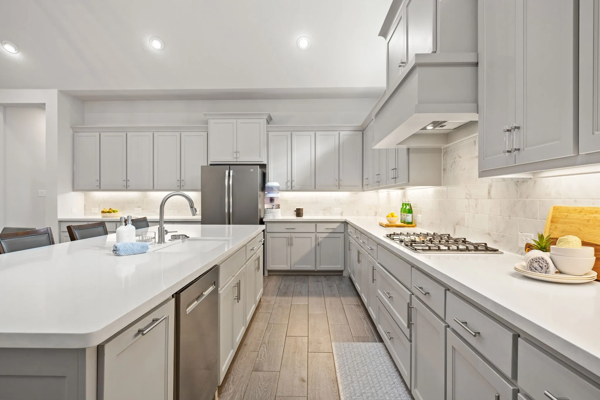 Single Family Residence For Sale in Denton County , 996 Myers Park Trail, Roanoke, Texas 76262, 5 Bedroom, 6 Bathroom, 2 Garage spaces, 3,760 Sqft, built in 2020, mls#21298645, Real Estate Agent in Roanoke, Homes For Sale in Denton county, Homes For Sale in Roanoke, Realtor in Roanoke Texas, Real Estate Brokerage Independent Realty Texas, Luminita Cordes Realtor