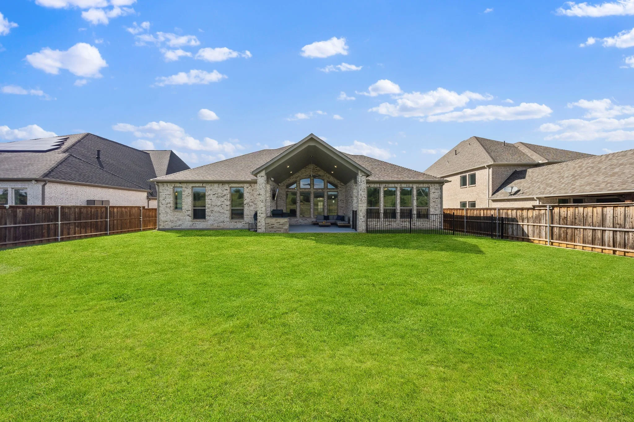 Single Family Residence For Sale in Denton County , 996 Myers Park Trail, Roanoke, Texas 76262, 5 Bedroom, 6 Bathroom, 2 Garage spaces, 3,760 Sqft, built in 2020, mls#21298645, Real Estate Agent in Roanoke, Homes For Sale in Denton county, Homes For Sale in Roanoke, Realtor in Roanoke Texas, Real Estate Brokerage Independent Realty Texas, Luminita Cordes Realtor