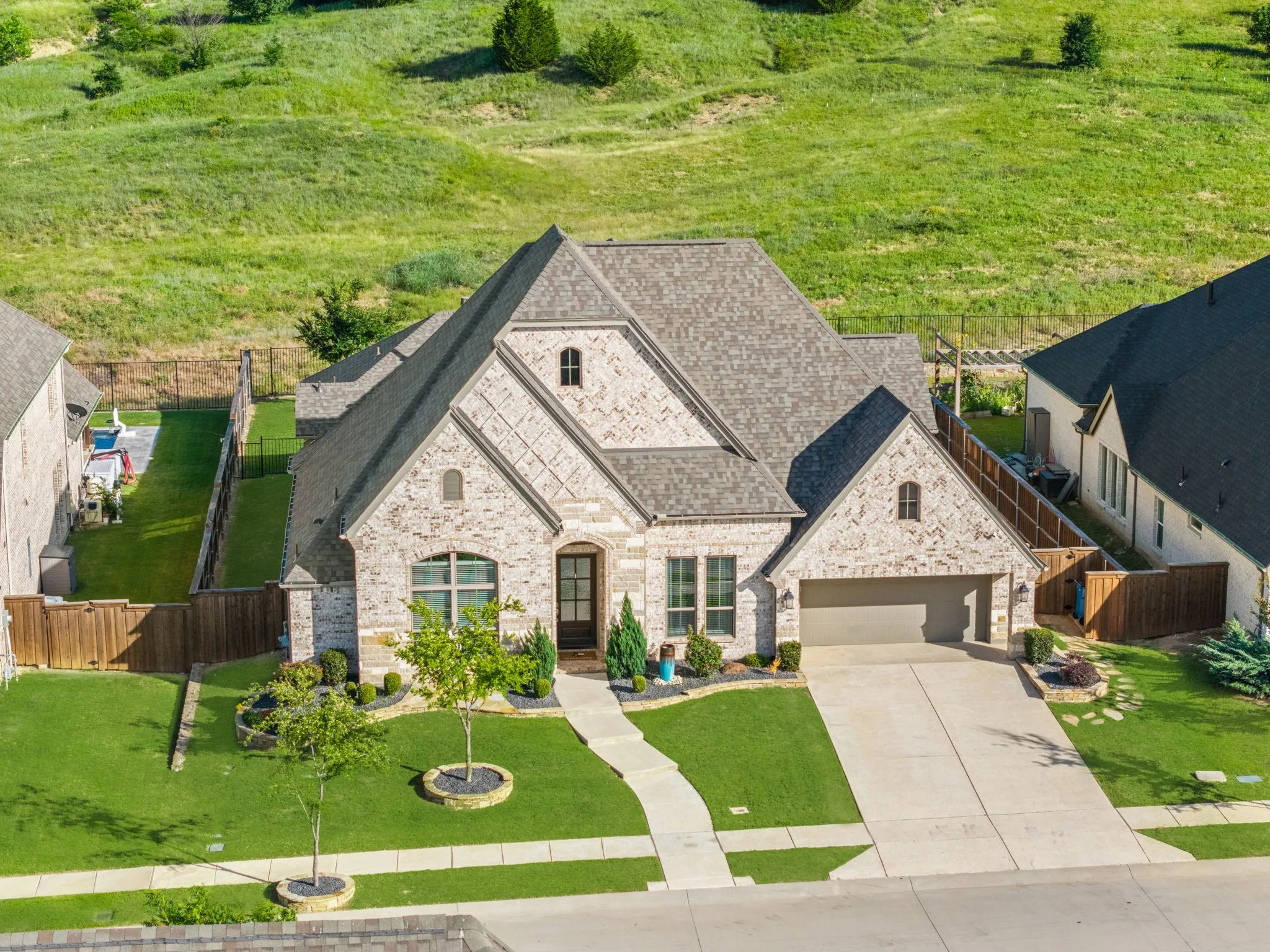 Single Family Residence For Sale in Denton County , 996 Myers Park Trail, Roanoke, Texas 76262, 5 Bedroom, 6 Bathroom, 2 Garage spaces, 3,760 Sqft, built in 2020, mls#21298645, Real Estate Agent in Roanoke, Homes For Sale in Denton county, Homes For Sale in Roanoke, Realtor in Roanoke Texas, Real Estate Brokerage Independent Realty Texas, Luminita Cordes Realtor