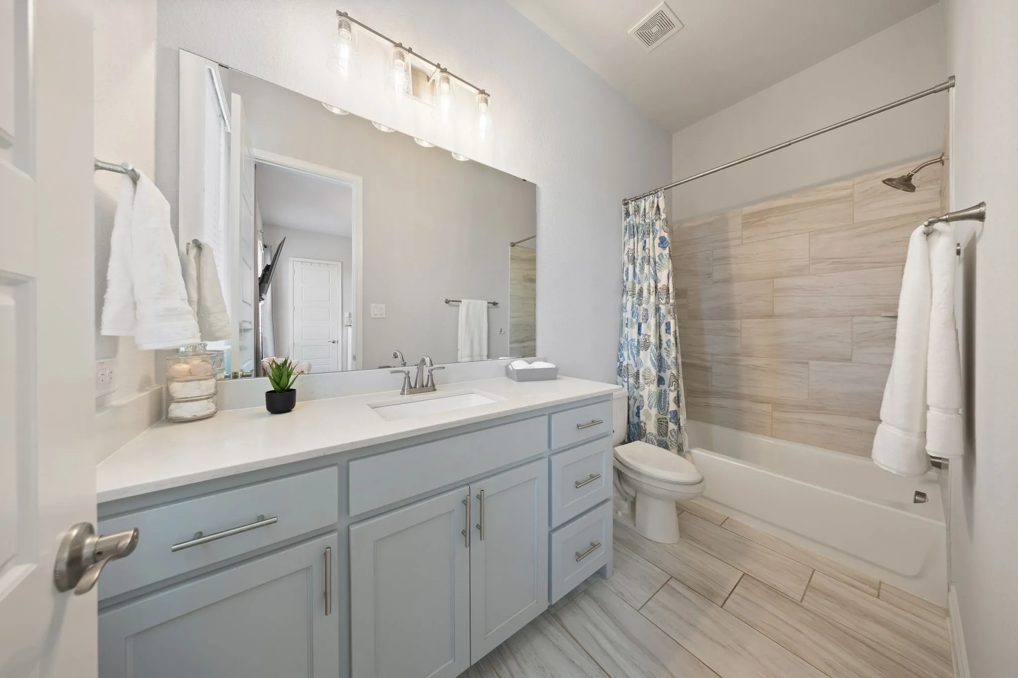 Single Family Residence For Sale in Denton County , 996 Myers Park Trail, Roanoke, Texas 76262, 5 Bedroom, 6 Bathroom, 2 Garage spaces, 3,760 Sqft, built in 2020, mls#21298645, Real Estate Agent in Roanoke, Homes For Sale in Denton county, Homes For Sale in Roanoke, Realtor in Roanoke Texas, Real Estate Brokerage Independent Realty Texas, Luminita Cordes Realtor