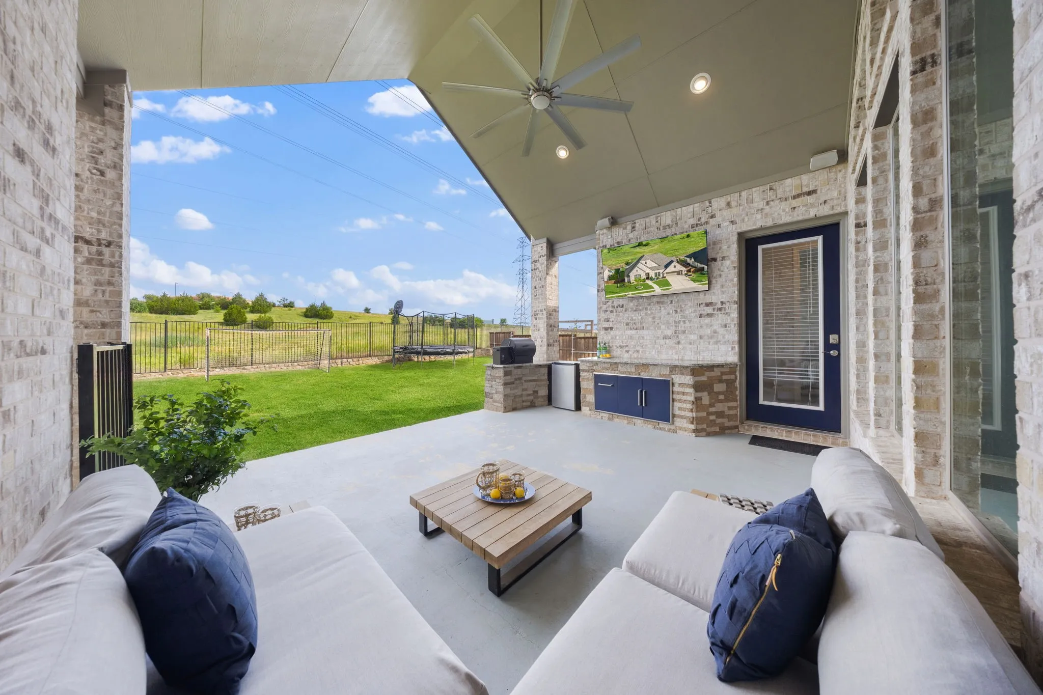 Single Family Residence For Sale in Denton County , 996 Myers Park Trail, Roanoke, Texas 76262, 5 Bedroom, 6 Bathroom, 2 Garage spaces, 3,760 Sqft, built in 2020, mls#21298645, Real Estate Agent in Roanoke, Homes For Sale in Denton county, Homes For Sale in Roanoke, Realtor in Roanoke Texas, Real Estate Brokerage Independent Realty Texas, Luminita Cordes Realtor