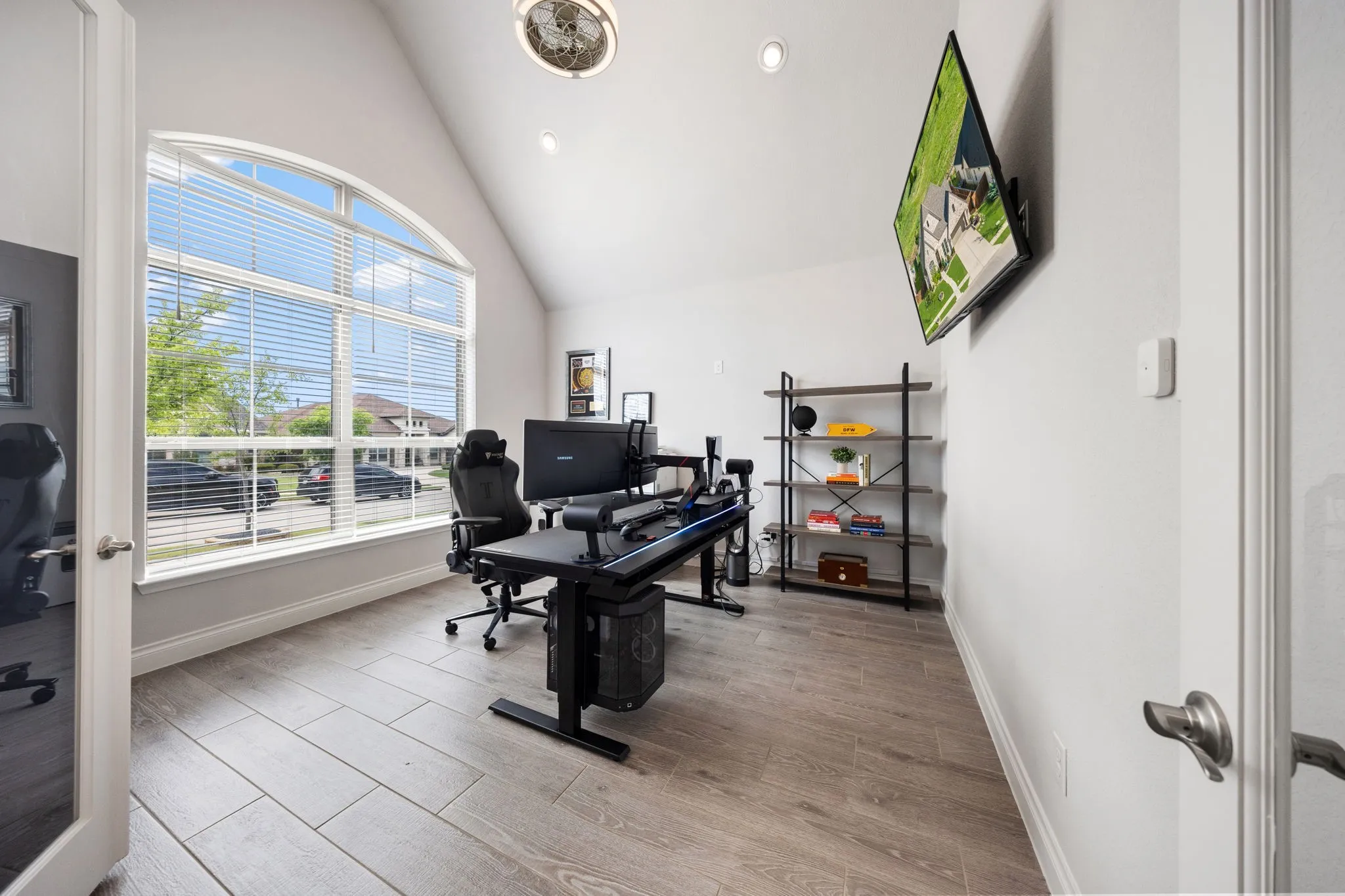 Single Family Residence For Sale in Denton County , 996 Myers Park Trail, Roanoke, Texas 76262, 5 Bedroom, 6 Bathroom, 2 Garage spaces, 3,760 Sqft, built in 2020, mls#21298645, Real Estate Agent in Roanoke, Homes For Sale in Denton county, Homes For Sale in Roanoke, Realtor in Roanoke Texas, Real Estate Brokerage Independent Realty Texas, Luminita Cordes Realtor