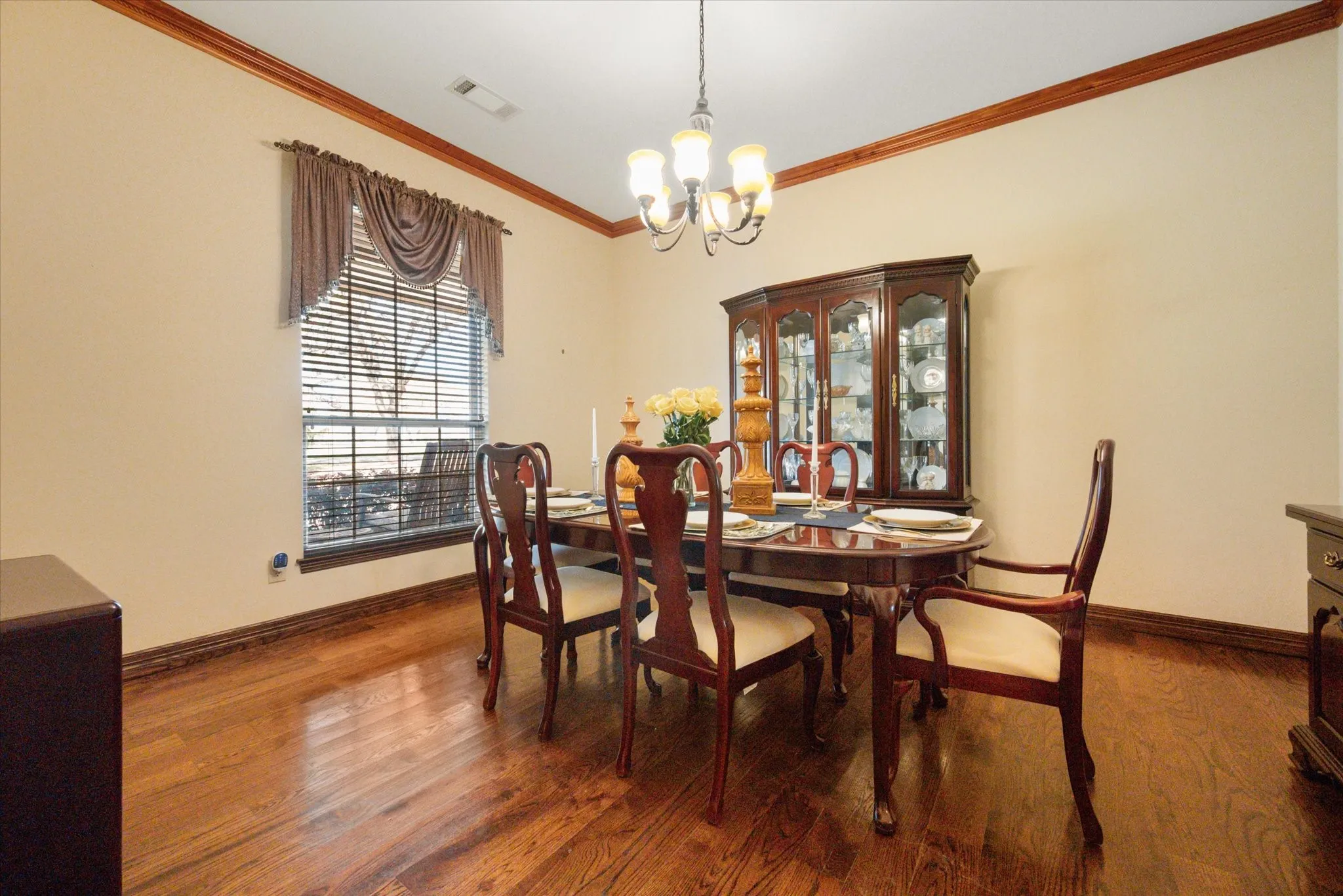 Single Family Residence For Sale in Denton County , 1720 Mistletoe Drive, Flower Mound, Texas 75022, 6 Bedroom, 6 Bathroom, 4 Garage spaces, 5,245 Sqft, built in 2005, Price $1,500,000, mls#21302596, Real Estate Agent in Flower Mound, Homes For Sale in Denton county, Homes For Sale in Flower Mound, Realtor in Flower Mound Texas, Real Estate Brokerage Independent Realty Texas, Luminita Cordes Realtor