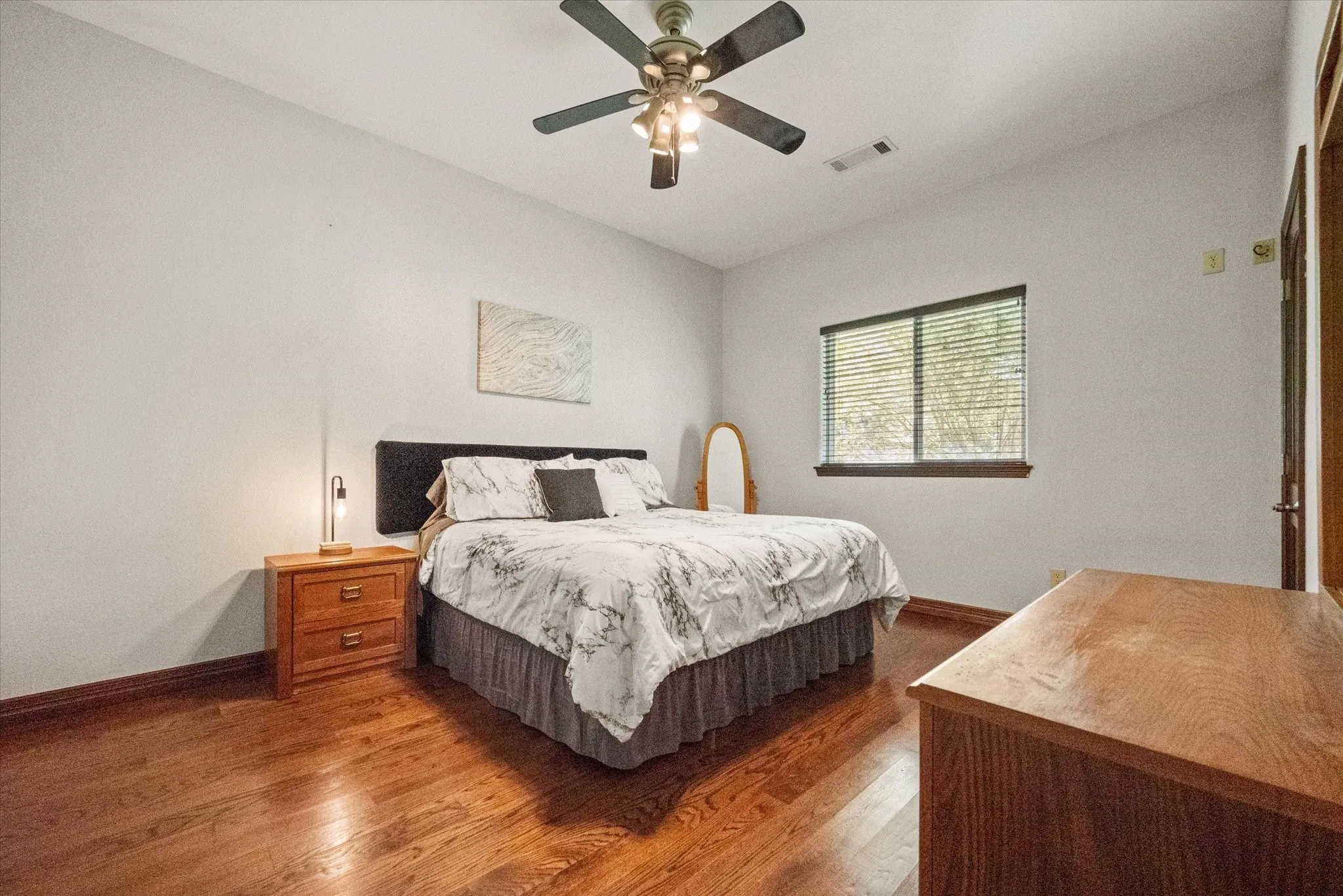 Single Family Residence For Sale in Denton County , 1720 Mistletoe Drive, Flower Mound, Texas 75022, 6 Bedroom, 6 Bathroom, 4 Garage spaces, 5,245 Sqft, built in 2005, Price $1,500,000, mls#21302596, Real Estate Agent in Flower Mound, Homes For Sale in Denton county, Homes For Sale in Flower Mound, Realtor in Flower Mound Texas, Real Estate Brokerage Independent Realty Texas, Luminita Cordes Realtor