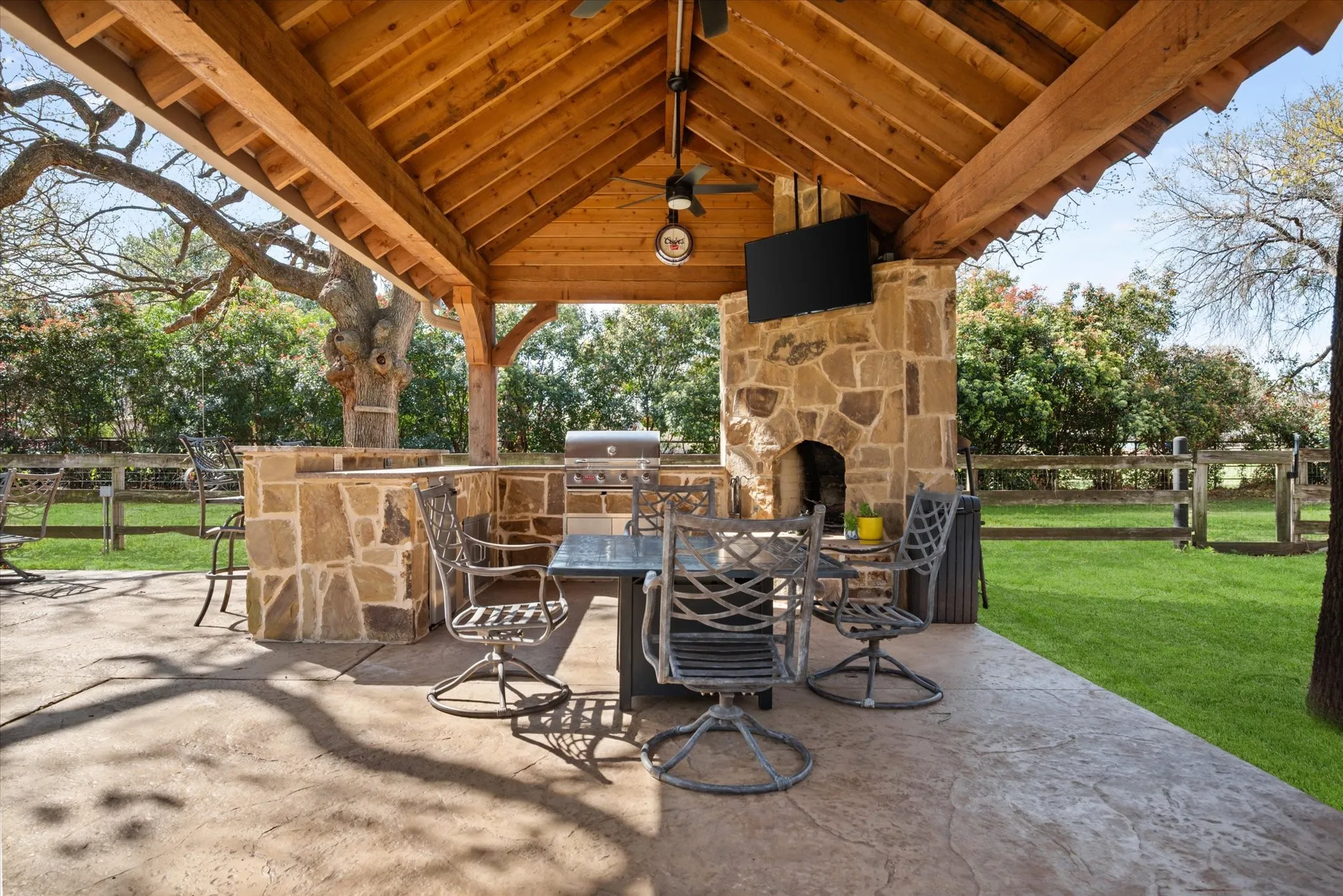 Single Family Residence For Sale in Denton County , 1720 Mistletoe Drive, Flower Mound, Texas 75022, 6 Bedroom, 6 Bathroom, 4 Garage spaces, 5,245 Sqft, built in 2005, Price $1,500,000, mls#21302596, Real Estate Agent in Flower Mound, Homes For Sale in Denton county, Homes For Sale in Flower Mound, Realtor in Flower Mound Texas, Real Estate Brokerage Independent Realty Texas, Luminita Cordes Realtor