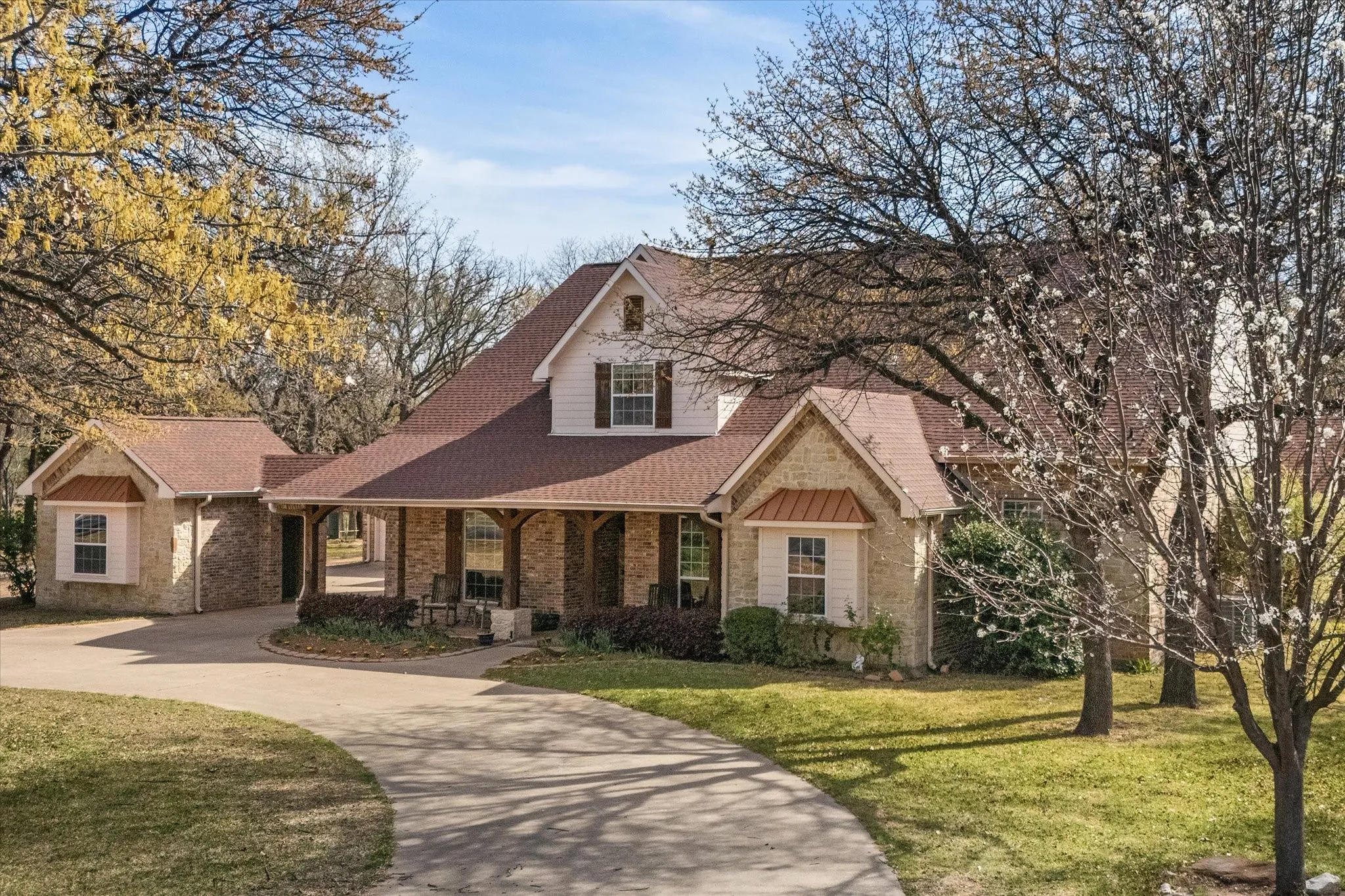 Single Family Residence For Sale in Denton County , 1720 Mistletoe Drive, Flower Mound, Texas 75022, 6 Bedroom, 6 Bathroom, 4 Garage spaces, 5,245 Sqft, built in 2005, Price $1,500,000, mls#21302596, Real Estate Agent in Flower Mound, Homes For Sale in Denton county, Homes For Sale in Flower Mound, Realtor in Flower Mound Texas, Real Estate Brokerage Independent Realty Texas, Luminita Cordes Realtor