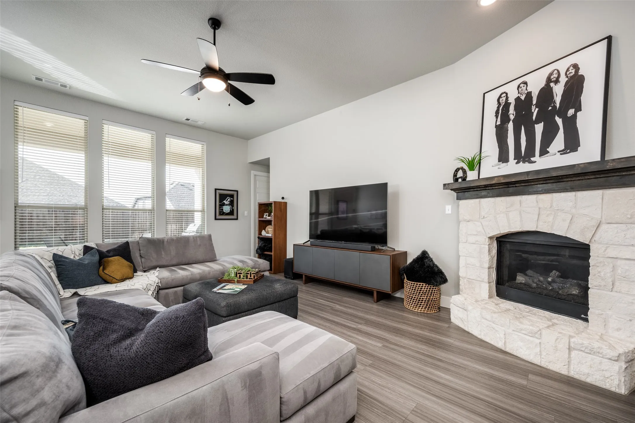 Single Family Residence For Sale in Denton County , 3921 Redbud Drive, Aubrey, Texas 76227, 4 Bedroom, 3 Bathroom, 2 Garage spaces, 2,326 Sqft, built in 2018, mls#21302965, Real Estate Agent in Aubrey, Homes For Sale in Denton county, Homes For Sale in Aubrey, Realtor in Aubrey Texas, Real Estate Brokerage Independent Realty Texas, Luminita Cordes Realtor