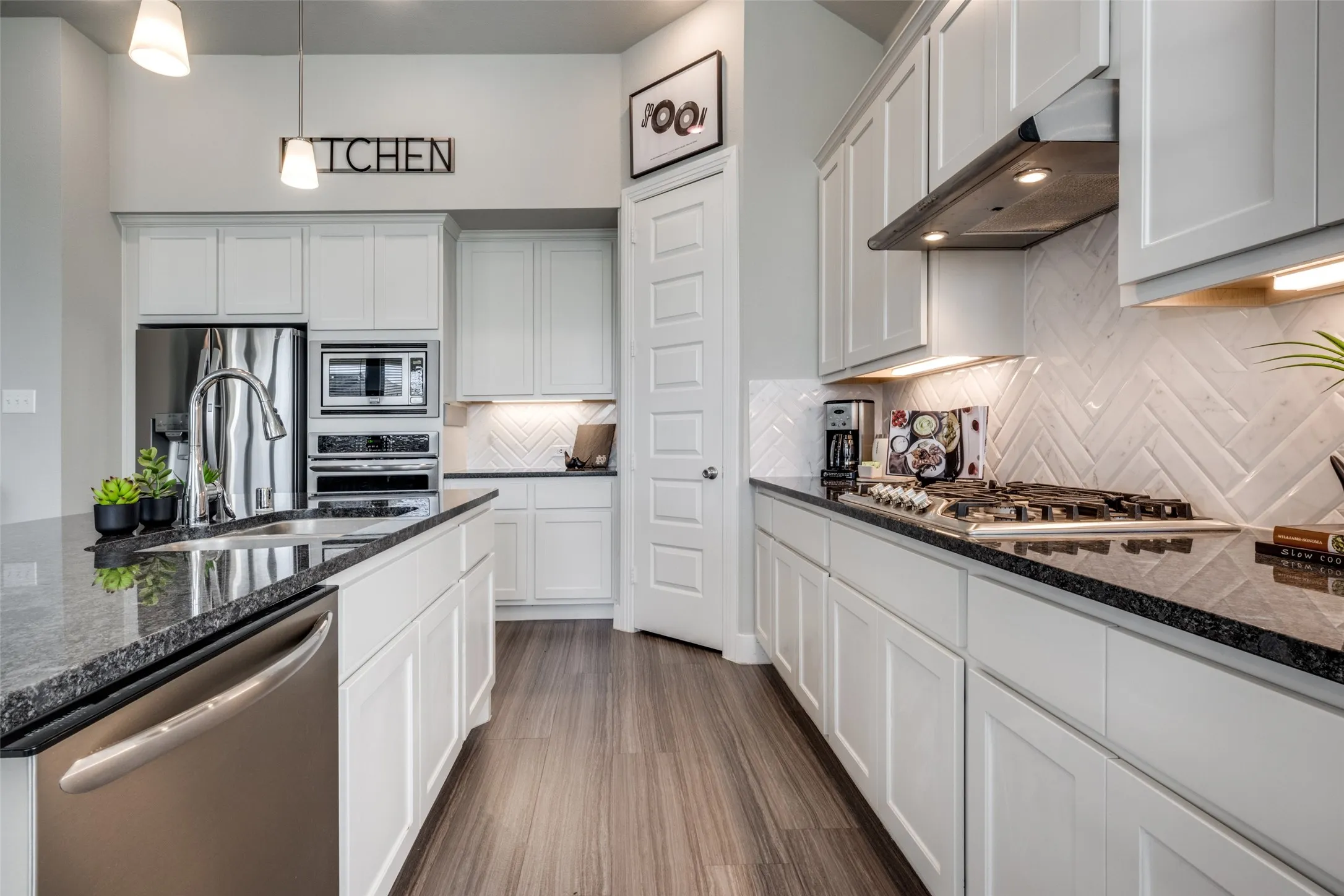 Single Family Residence For Sale in Denton County , 3921 Redbud Drive, Aubrey, Texas 76227, 4 Bedroom, 3 Bathroom, 2 Garage spaces, 2,326 Sqft, built in 2018, mls#21302965, Real Estate Agent in Aubrey, Homes For Sale in Denton county, Homes For Sale in Aubrey, Realtor in Aubrey Texas, Real Estate Brokerage Independent Realty Texas, Luminita Cordes Realtor