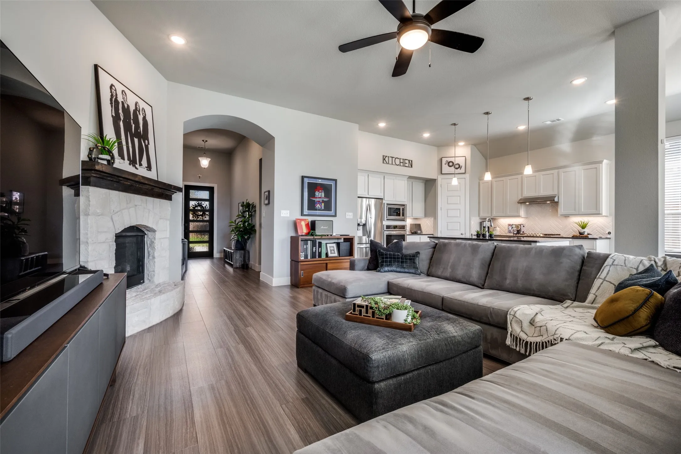 Single Family Residence For Sale in Denton County , 3921 Redbud Drive, Aubrey, Texas 76227, 4 Bedroom, 3 Bathroom, 2 Garage spaces, 2,326 Sqft, built in 2018, mls#21302965, Real Estate Agent in Aubrey, Homes For Sale in Denton county, Homes For Sale in Aubrey, Realtor in Aubrey Texas, Real Estate Brokerage Independent Realty Texas, Luminita Cordes Realtor