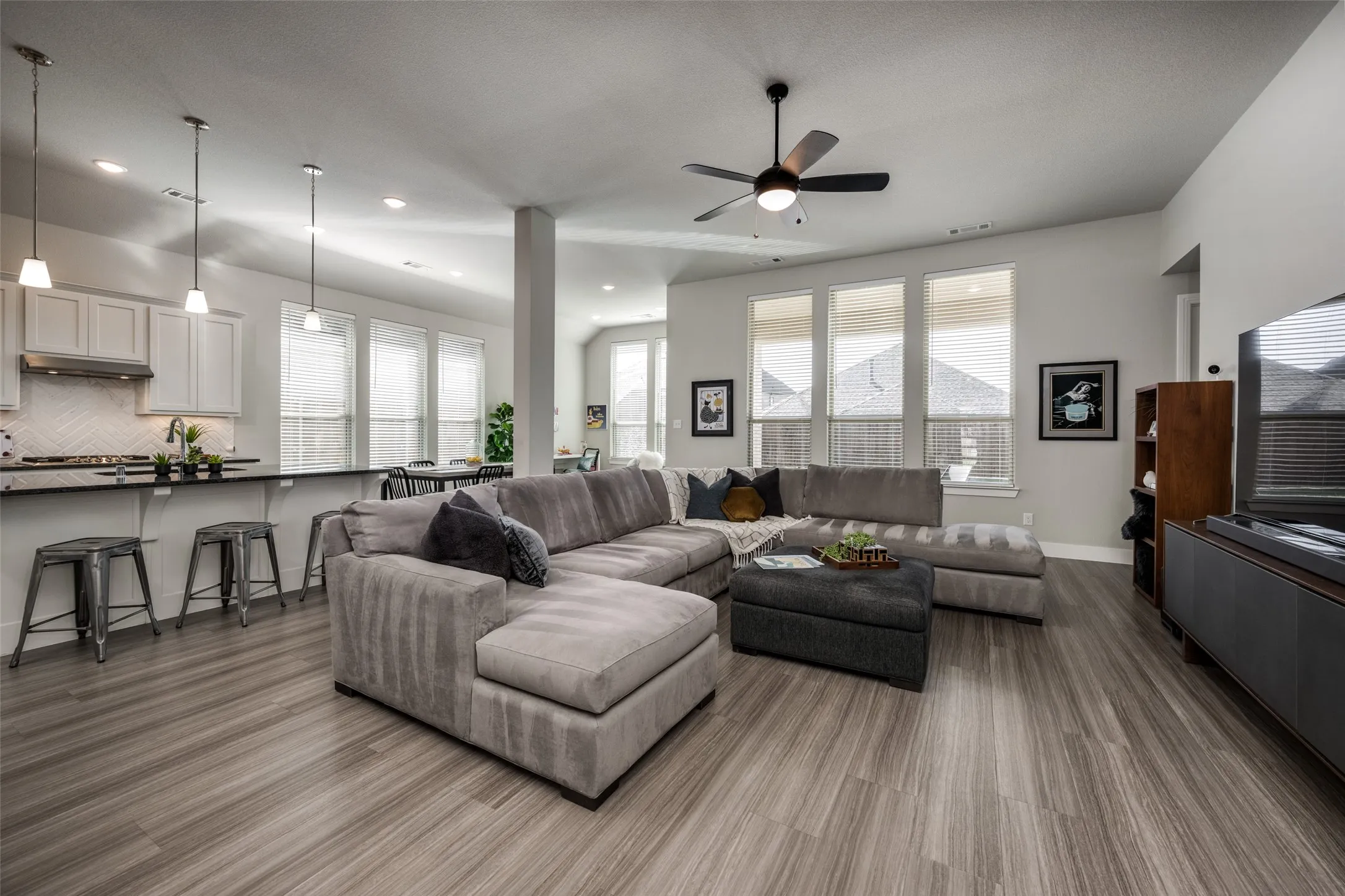 Single Family Residence For Sale in Denton County , 3921 Redbud Drive, Aubrey, Texas 76227, 4 Bedroom, 3 Bathroom, 2 Garage spaces, 2,326 Sqft, built in 2018, mls#21302965, Real Estate Agent in Aubrey, Homes For Sale in Denton county, Homes For Sale in Aubrey, Realtor in Aubrey Texas, Real Estate Brokerage Independent Realty Texas, Luminita Cordes Realtor