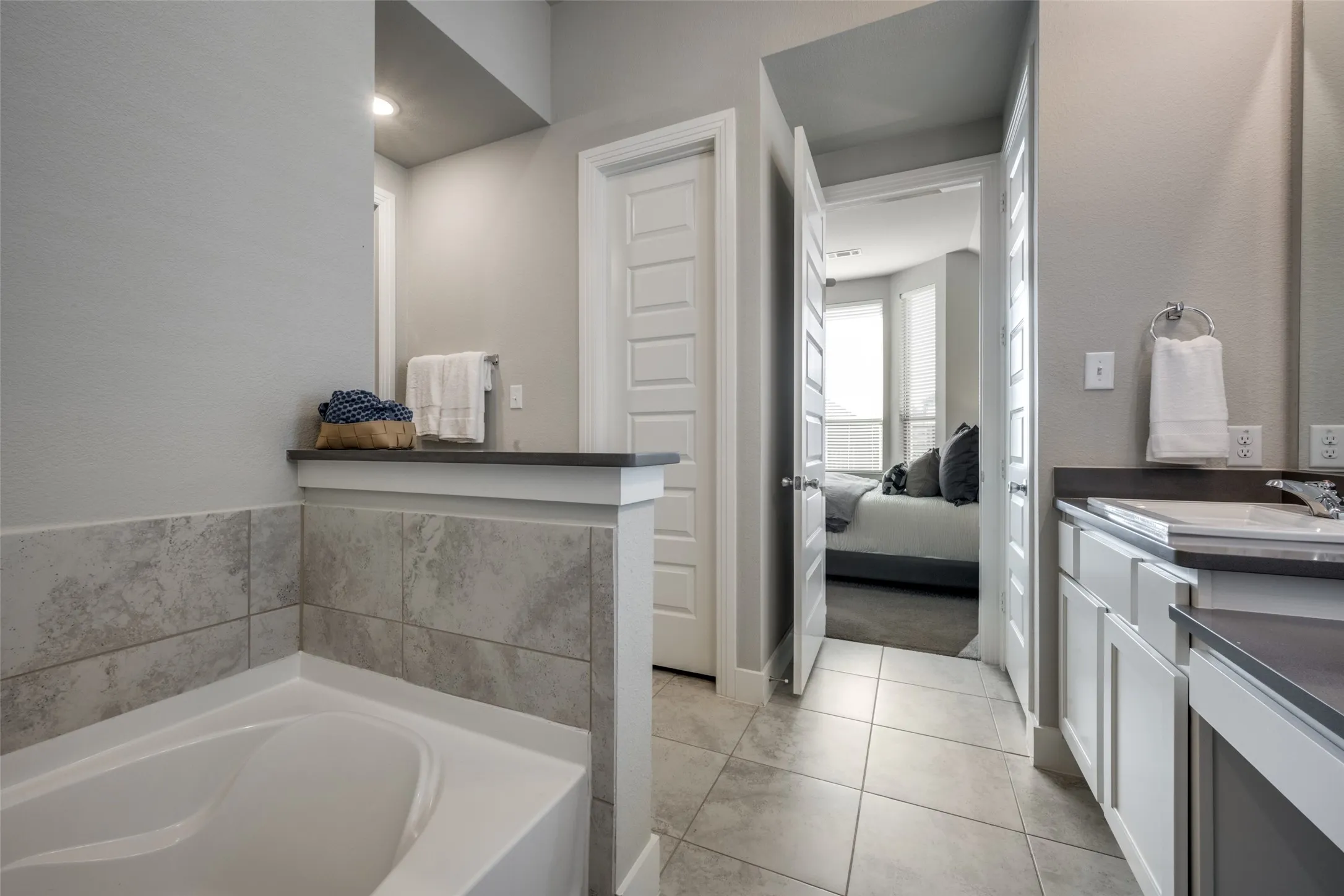 Single Family Residence For Sale in Denton County , 3921 Redbud Drive, Aubrey, Texas 76227, 4 Bedroom, 3 Bathroom, 2 Garage spaces, 2,326 Sqft, built in 2018, mls#21302965, Real Estate Agent in Aubrey, Homes For Sale in Denton county, Homes For Sale in Aubrey, Realtor in Aubrey Texas, Real Estate Brokerage Independent Realty Texas, Luminita Cordes Realtor